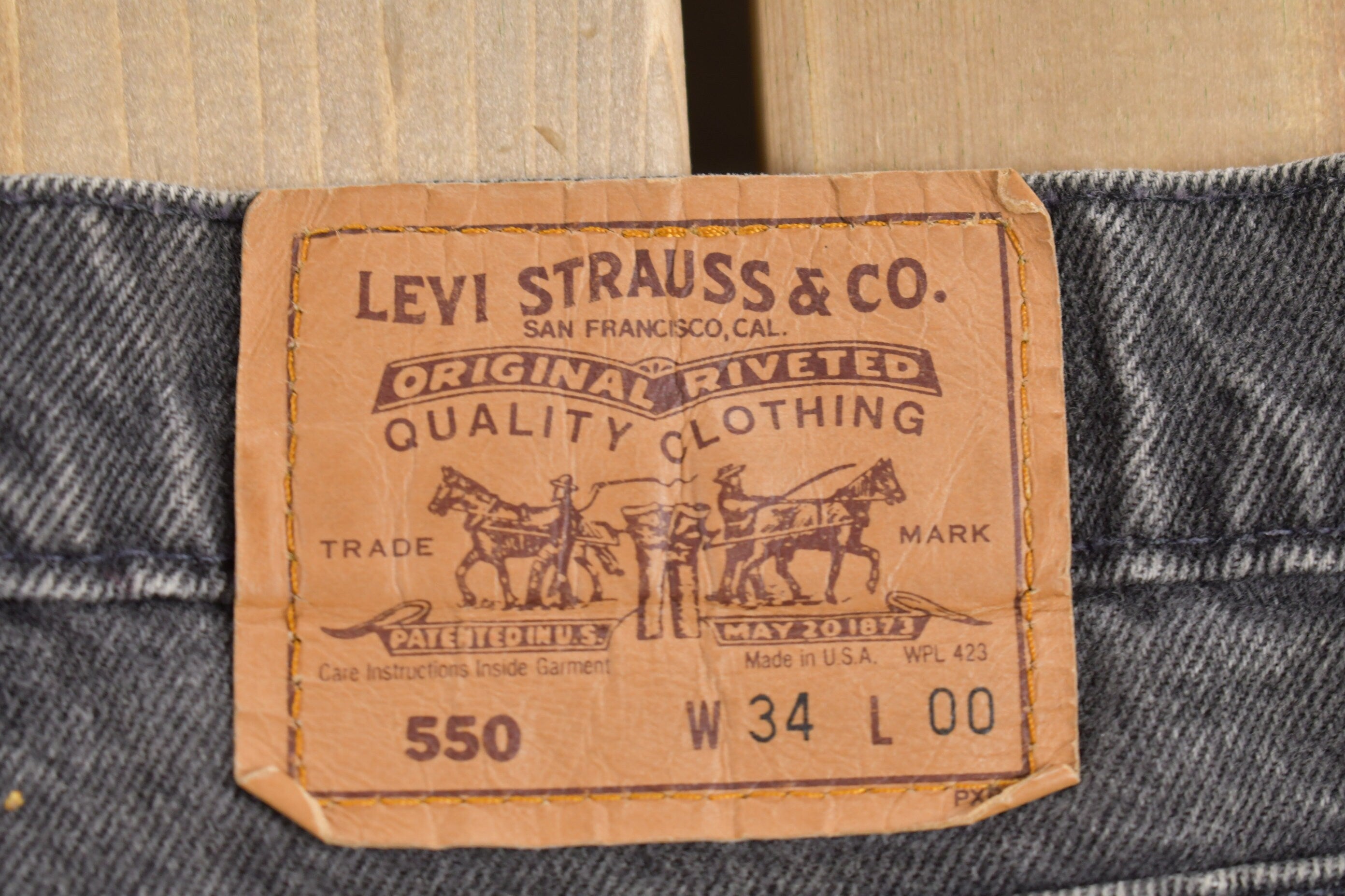 Vintage 1990s Levi's 550 Red Tab Jean Shorts 33 x 7