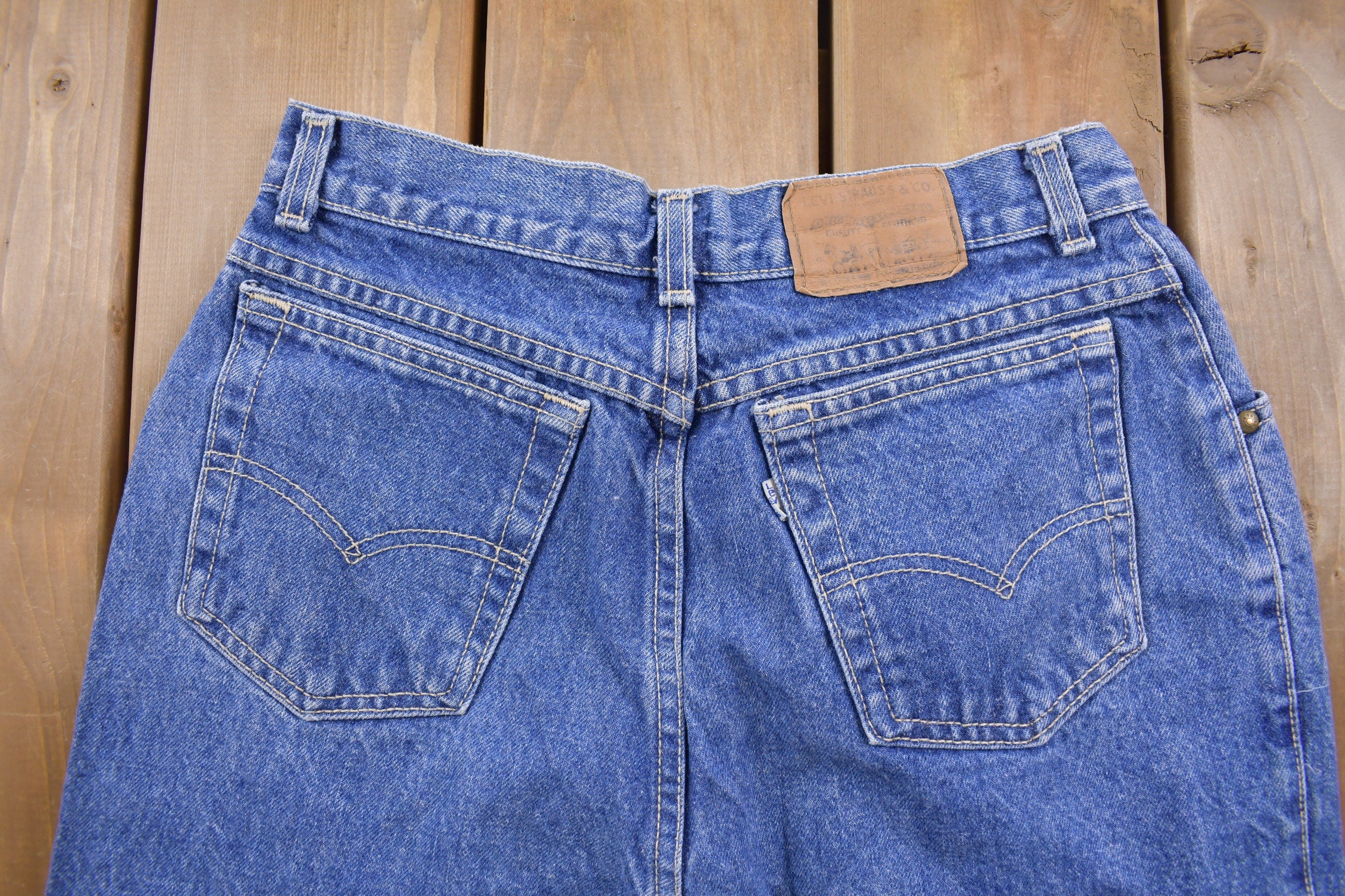 Vintage 1990s Levi's Pleated Jeans White Tab Jeans Size 26 x 28