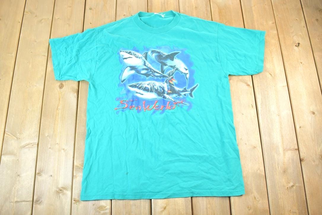 Vintage 1990s Seaworld Sharks Souvenir Single Stitch Graphic Print T-Shirt Made In USA