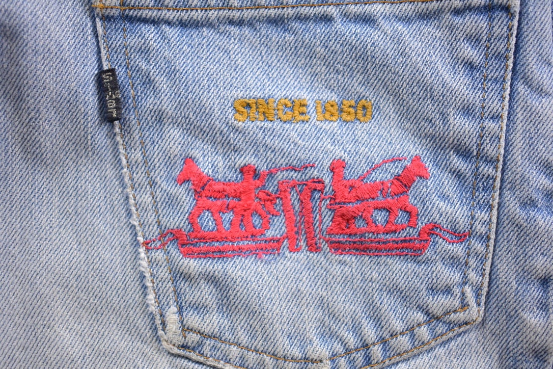 Vintage 1990s Embroidered Levi's Black Tab Denim Jeans Size 26 x 29