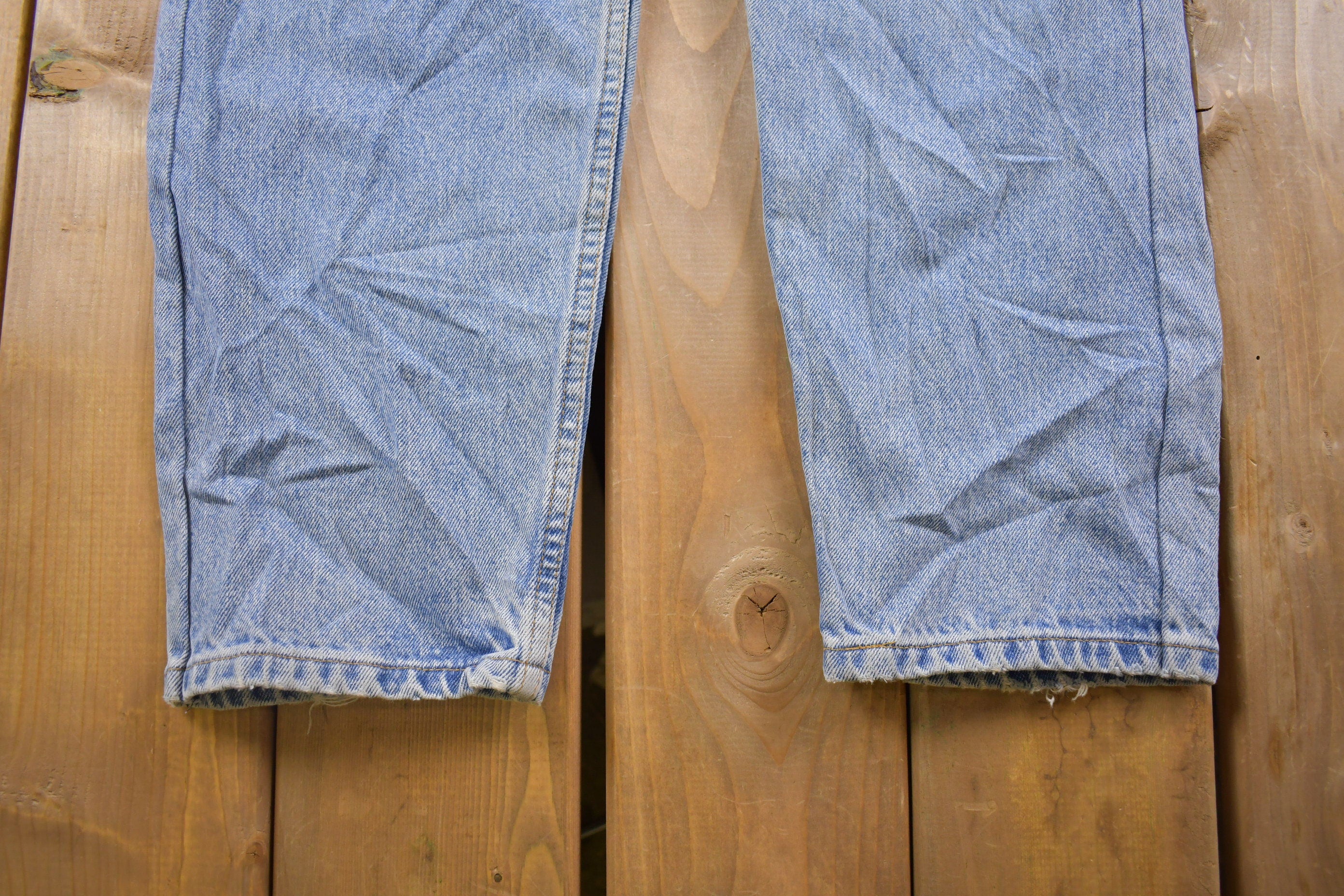 Vintage 1990s Levi's 561 Red Tab Jeans Size 32 x 31