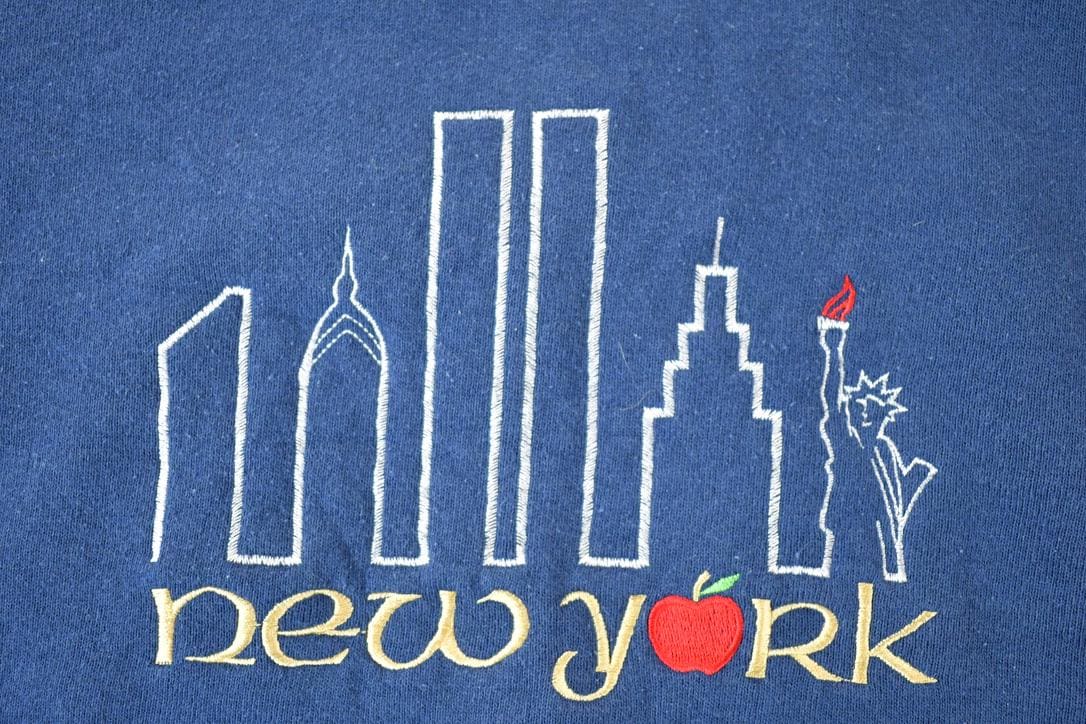 Vintage 1990s New York Big Apple Souvenir Crewneck Sweatshirt Made In USA