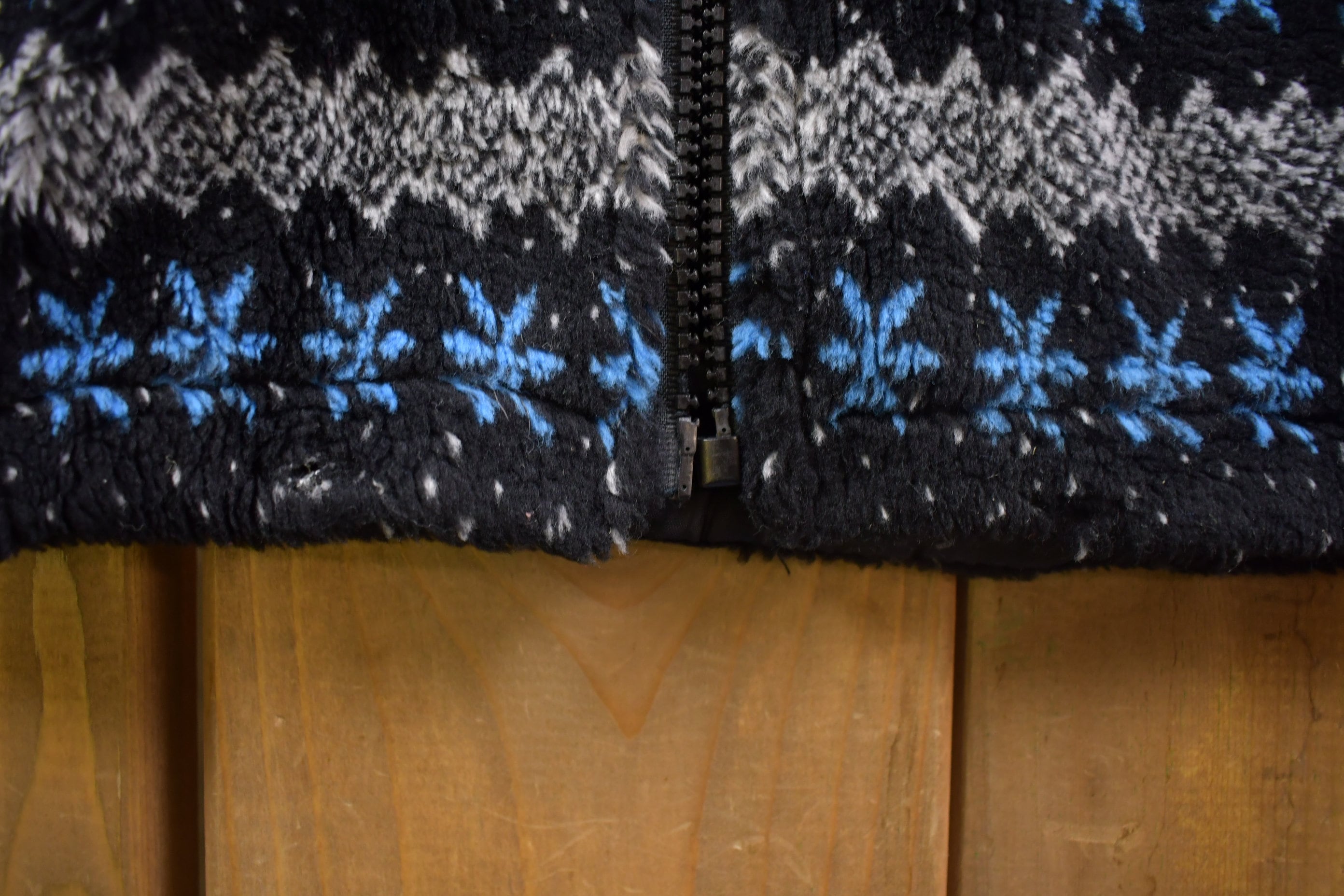 Vintage 1990s Snowcapped Mountains Winter Themed All Over Zip Up Fleece Sweater