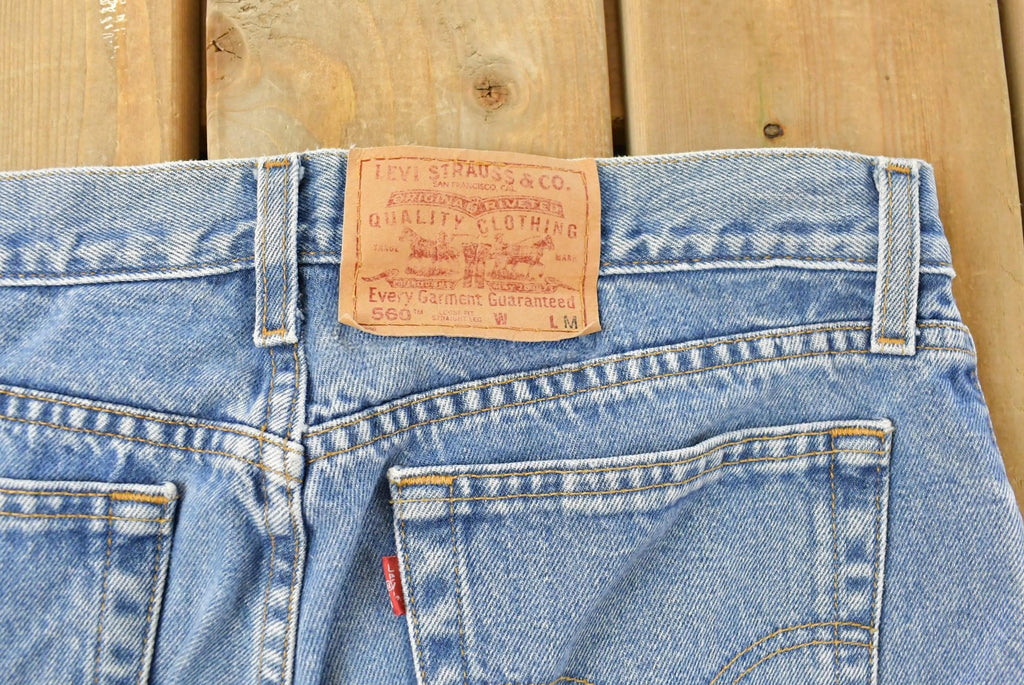 Vintage 1990s Levi's 560 Loose Straight Denim Jeans Women's 32 x 31 / 90s Levi's / Distressed Sun Faded Jeans