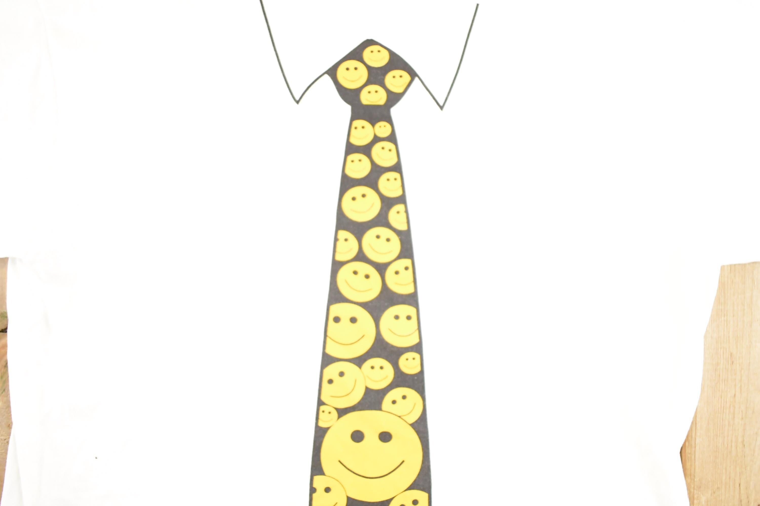 Vintage 1990's Happy Face Tie Souvenir Travel T-Shirt Mens M