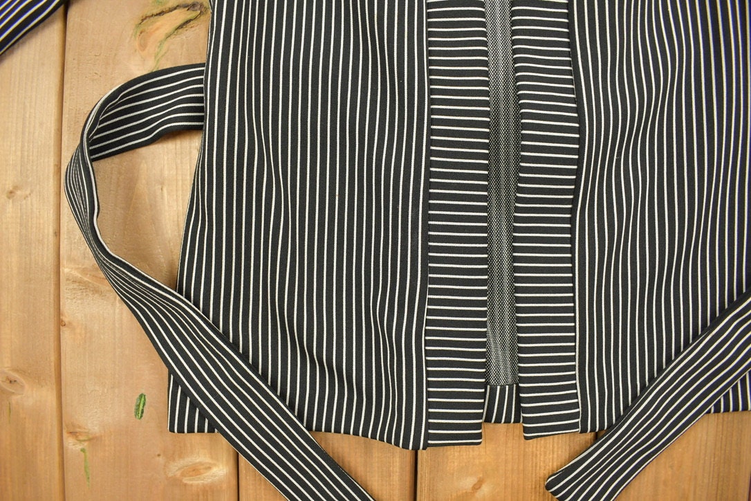 Vintage 1960s Elegant Miss of California Striped Housecoat / True Vintage / Waist Tie / Retro Fashion / 1960s Nightwear / Vintage Robe