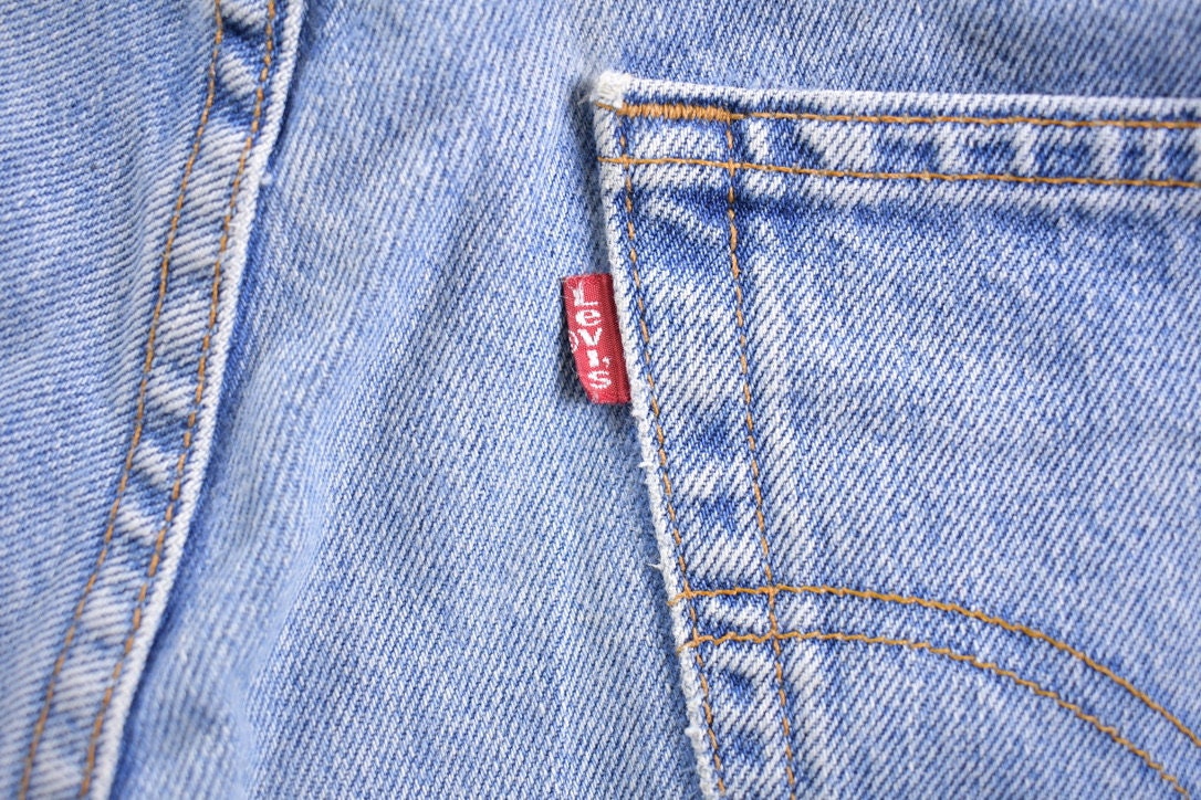 Vintage 1990s Levi's 550 Red Tab Jeans Size 34 x 33