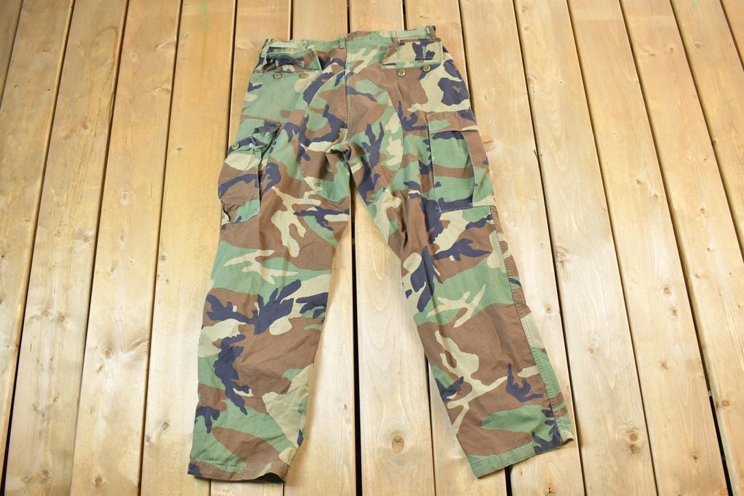 Vintage 1990s Army Camouflage Cargo Pants Size 34 x 28 Made In / Streetwear / Army Pants / Military Pant's / Vintage Cargos