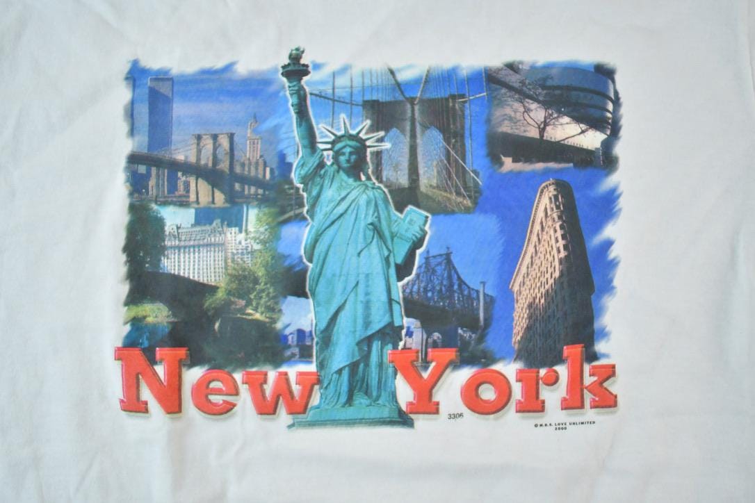 Vintage 2000 New York Twin Towers Statue Of Liberty Souvenir Single Stitch Graphic Print T-Shirt