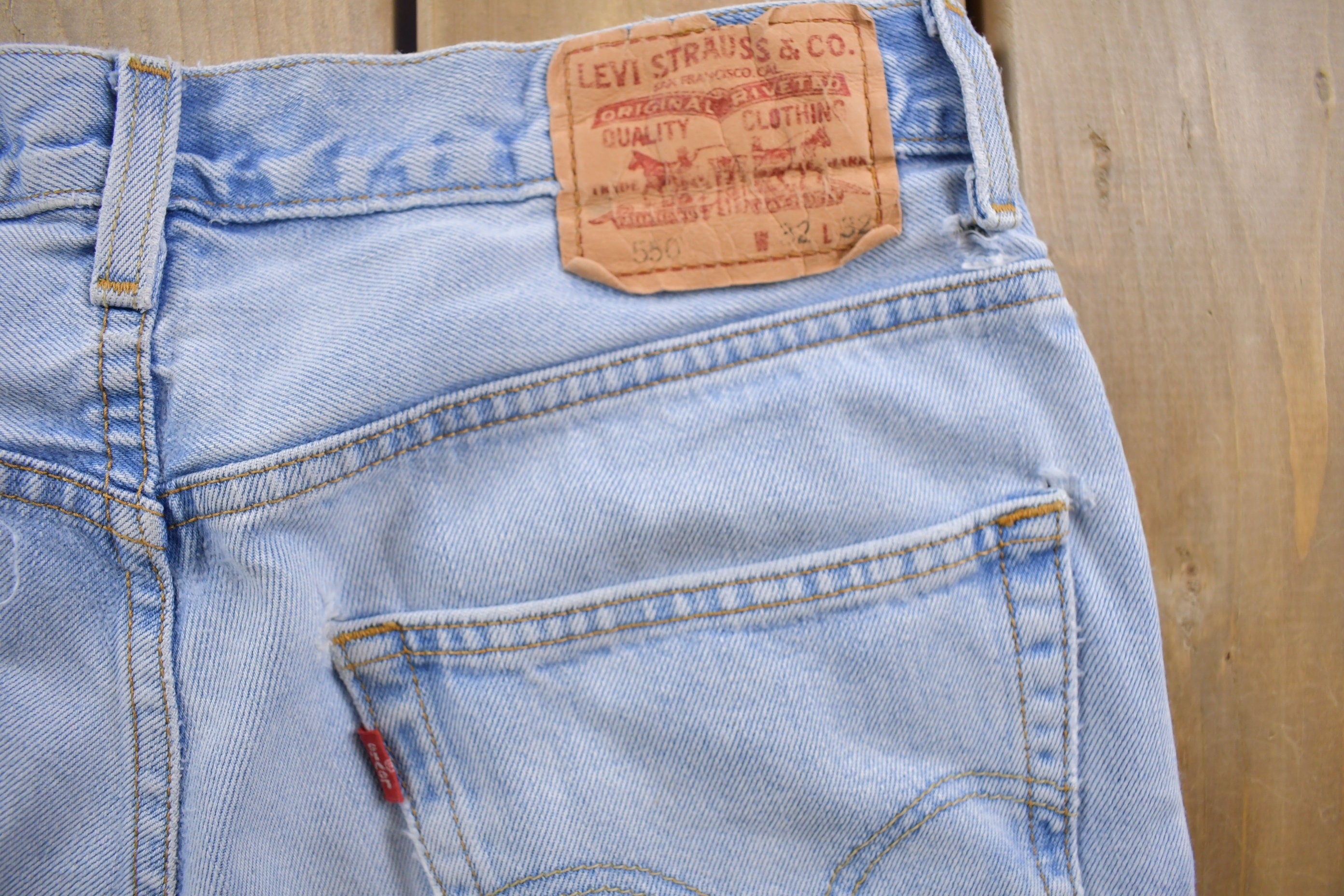 Vintage Y2K Levi's 550 Red Tab Relaxed Fit Denim Jeans Size 30 x 31