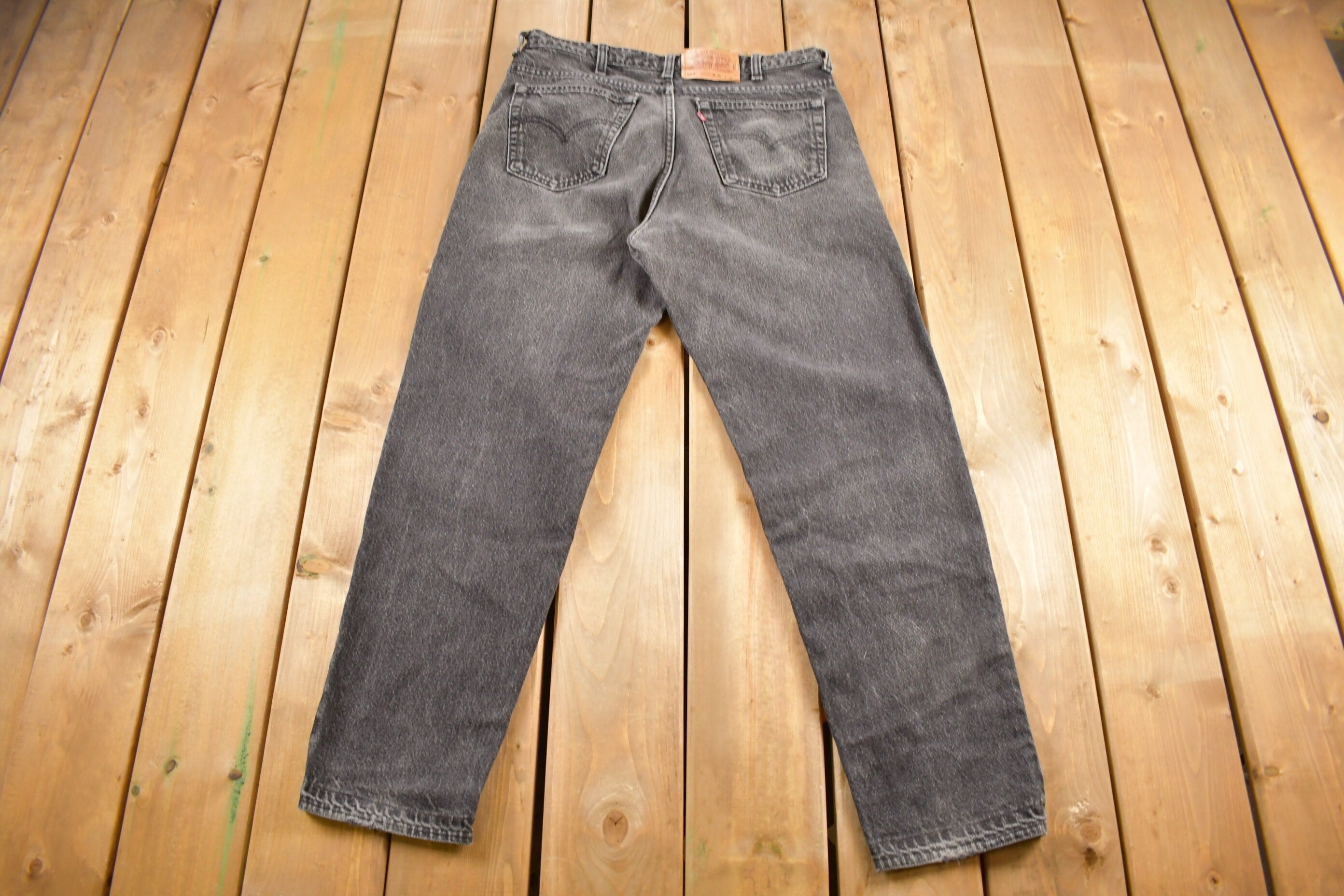 Vintage 1990s Levi's 550 Red Tab Denim Jeans Size 33 x 30