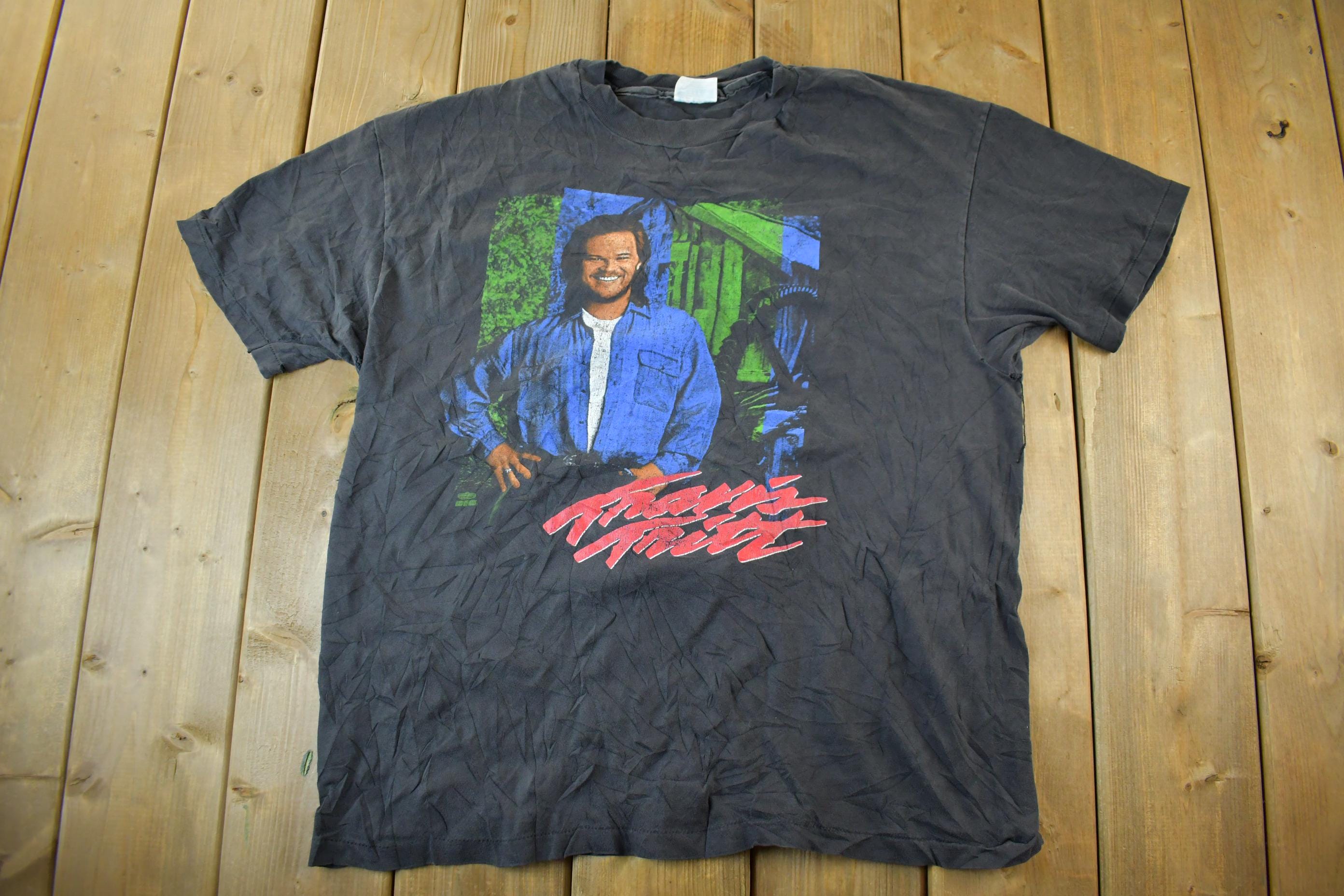 Vintage 1990s Travis Tritt It's All About To Change Graphic Country Music T-Shirt Men's XL  Tour Concert Graphic  Single Stitch  Hanes