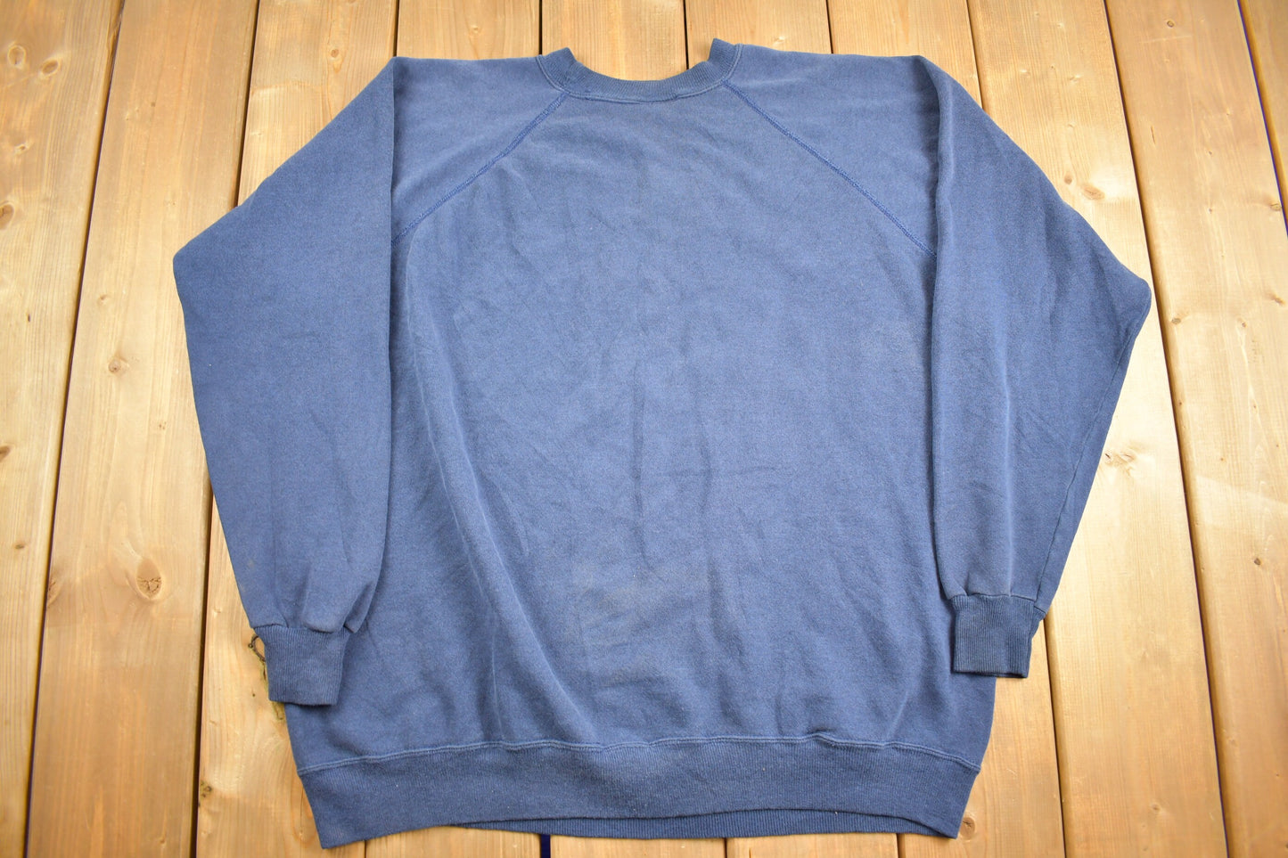 Vintage 1980s Blank Blue Crewneck Sweatshirt / 80s Crewneck / Made In USA / Essential / Streetwear / 80s Blank / Raglan Sleeve Crewneck /