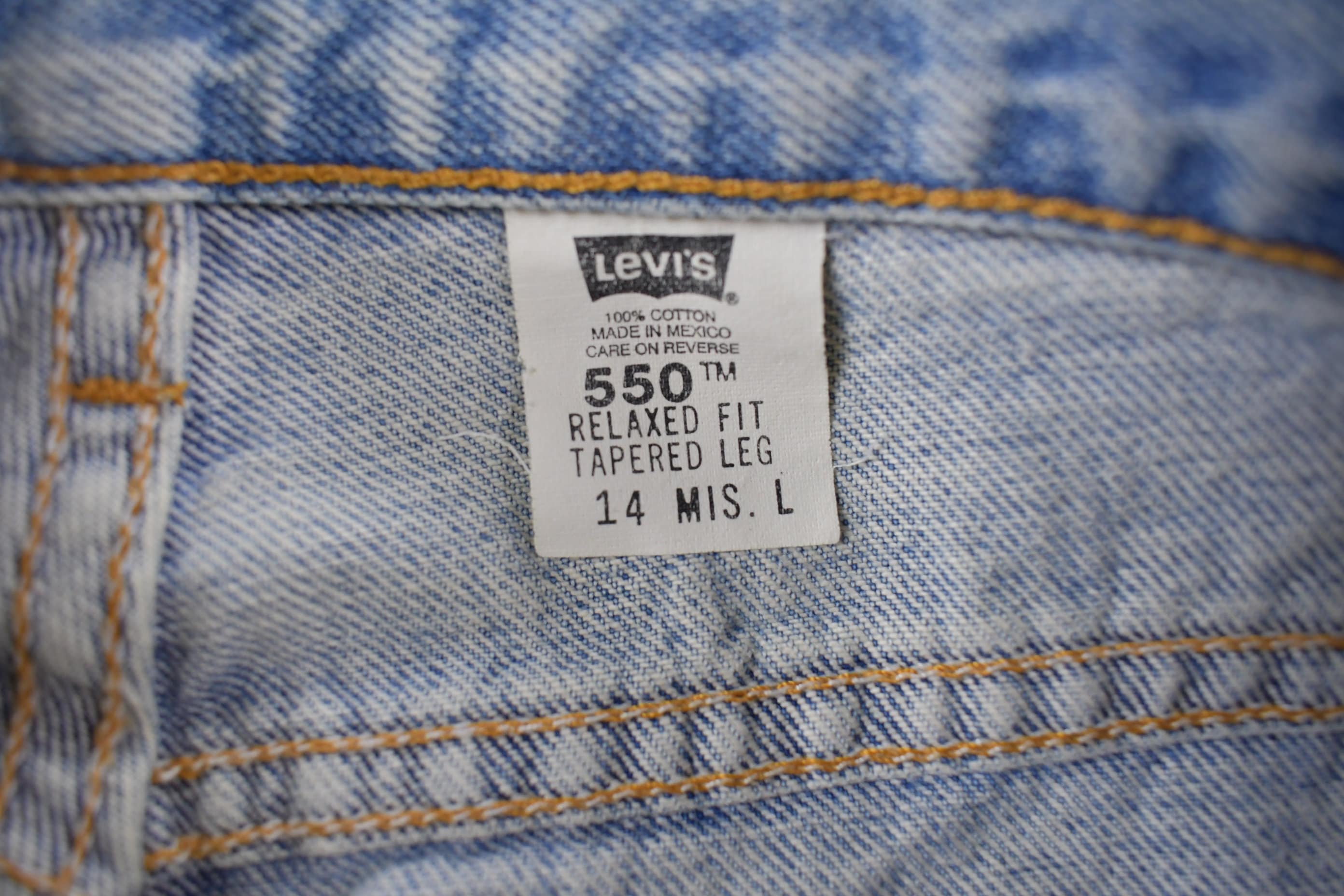 Vintage 1990s Levi's 550 Red Tab Jeans Size 32 x 32