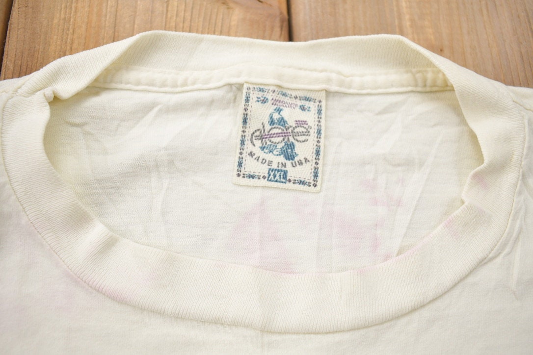 Vintage 1990s Animals on a Boat rainbow Graphic T-Shirt