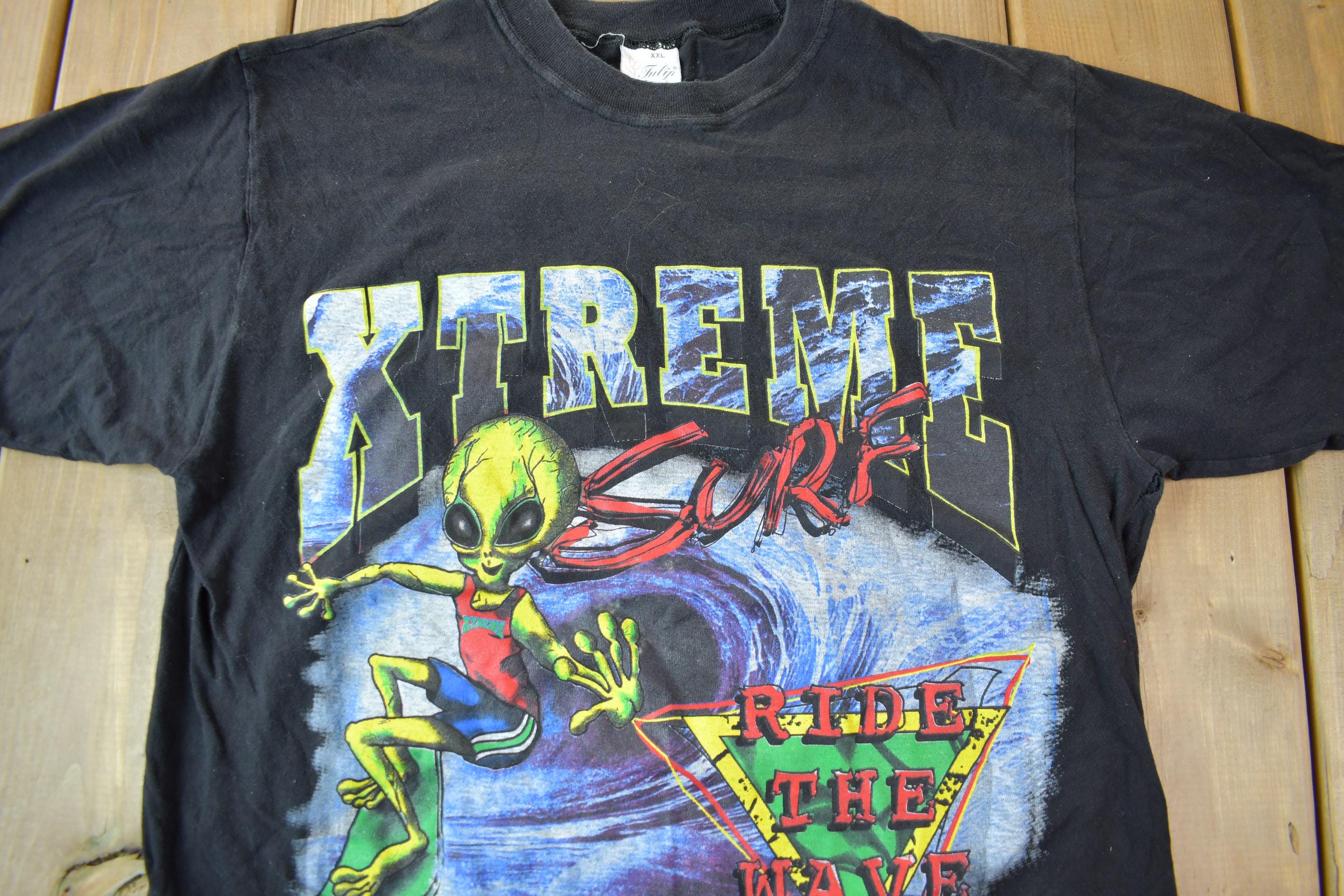 Vintage 1990s Alien Theme Xtreme Surf Ride The Wave Graphic T-Shirt /