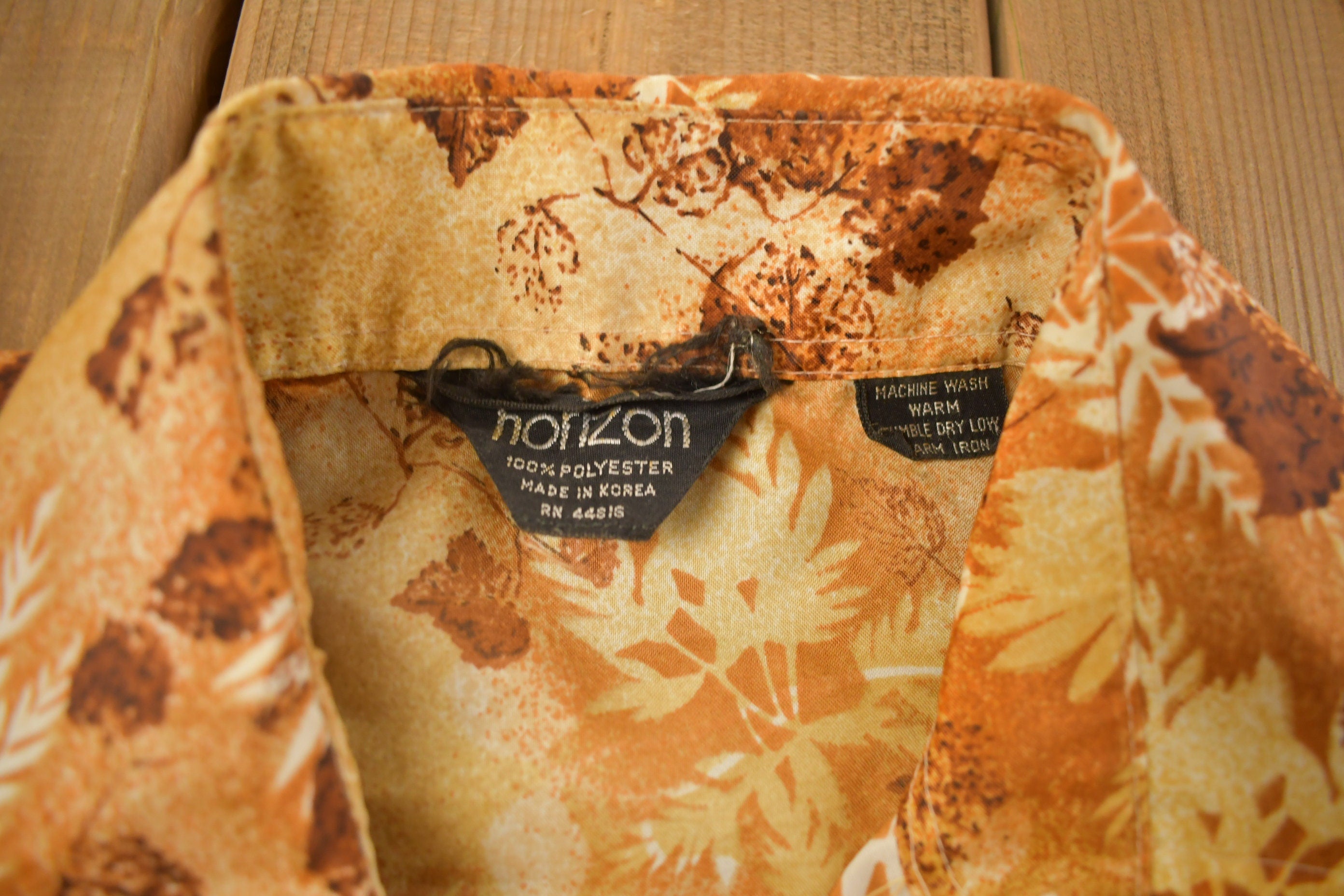 Vintage 1990s Horizon Leaf Themed Button Up Shirt  1990s Button Up  Vintage Flannel  Basic Button Up  All Over Print