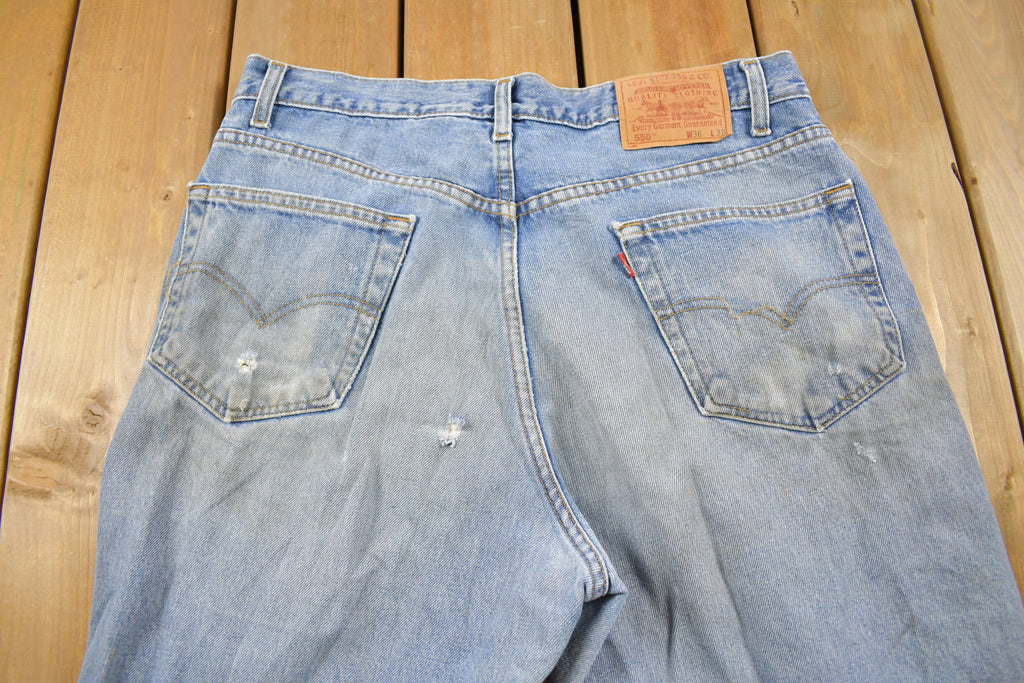 Vintage 1990s Levi's 550 Relaxed Fit Light Wash Jeans Size 34 x 30