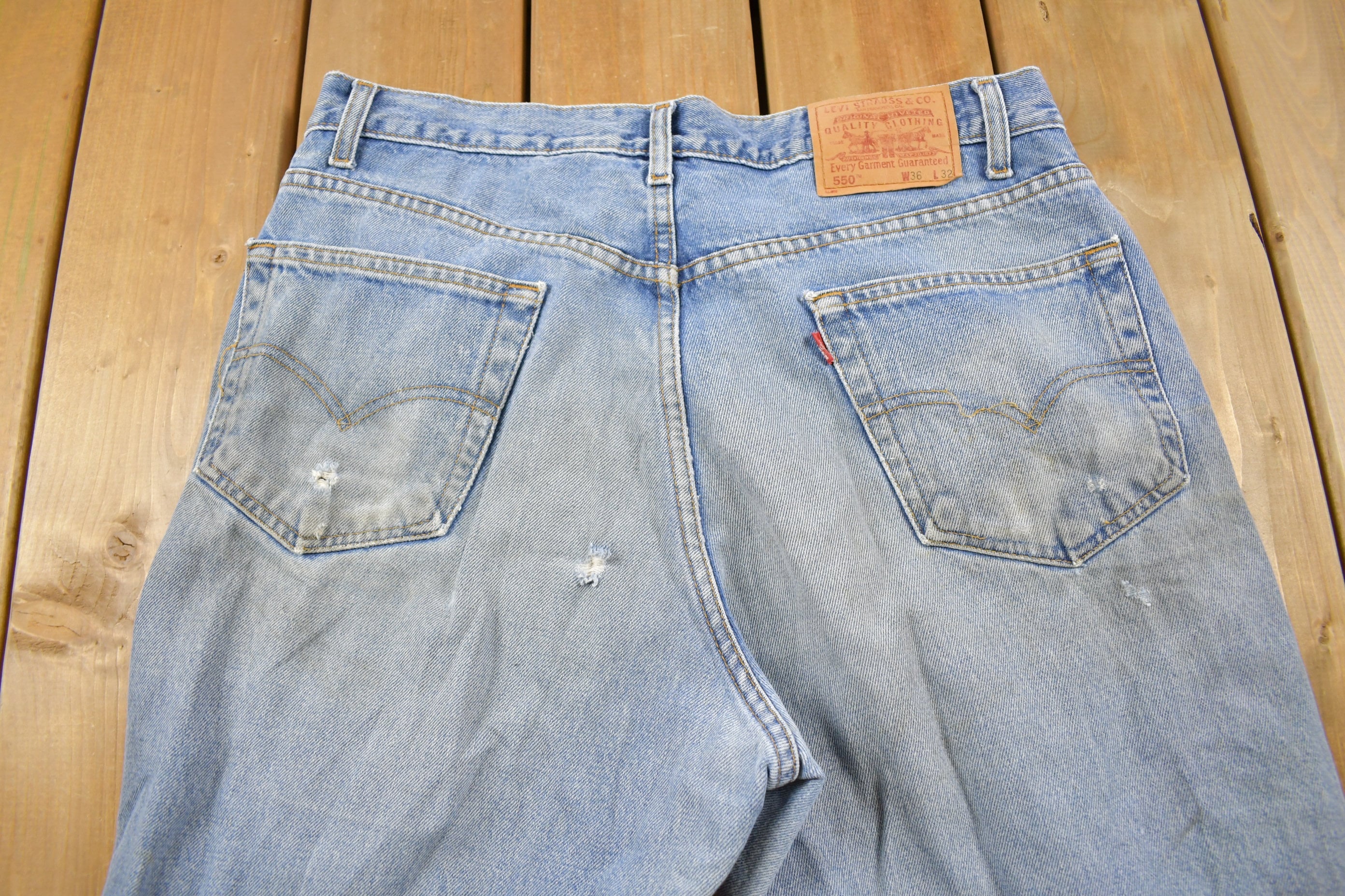 Vintage 1990s Levi's 550 Relaxed Fit Light Wash Jeans Size 34 x 30