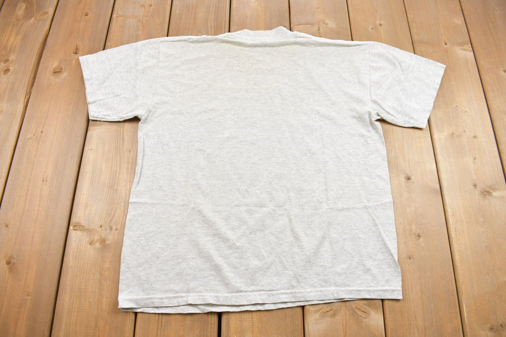 Vintage 1990s Silhouette Wolf Graphic T Shirt
