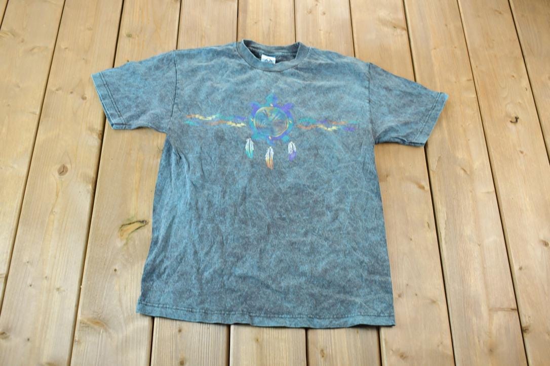 Vintage 1990s Black and Green Turtle Dream Catcher Graphic T-Shirt / Colourful Tee / Size M