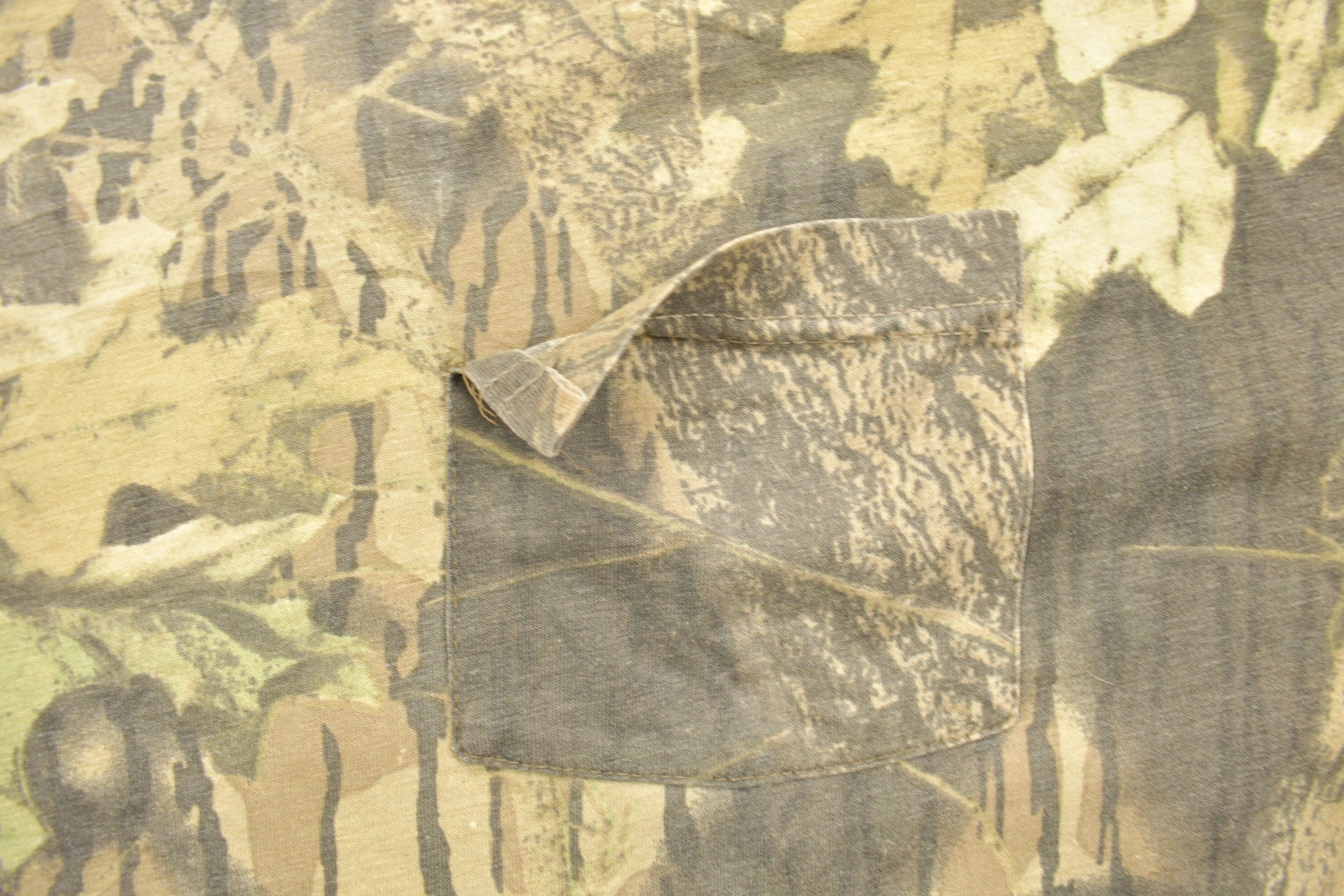 Vintage 1990s Mossy Oak Break Up Camo T-Shirt