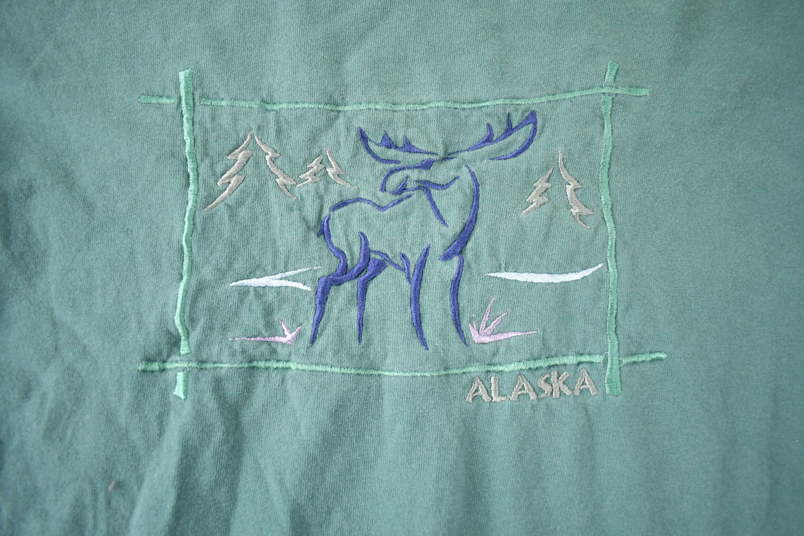 Vintage 1990s Alaska Embroidered Moose Souvenir Travel T Shirt Made In USA