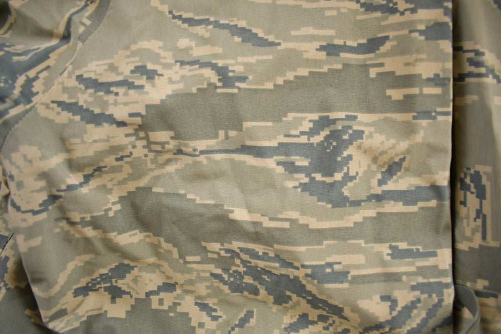 Vintage Y2K Gore Seam Military Digital Camo jacket