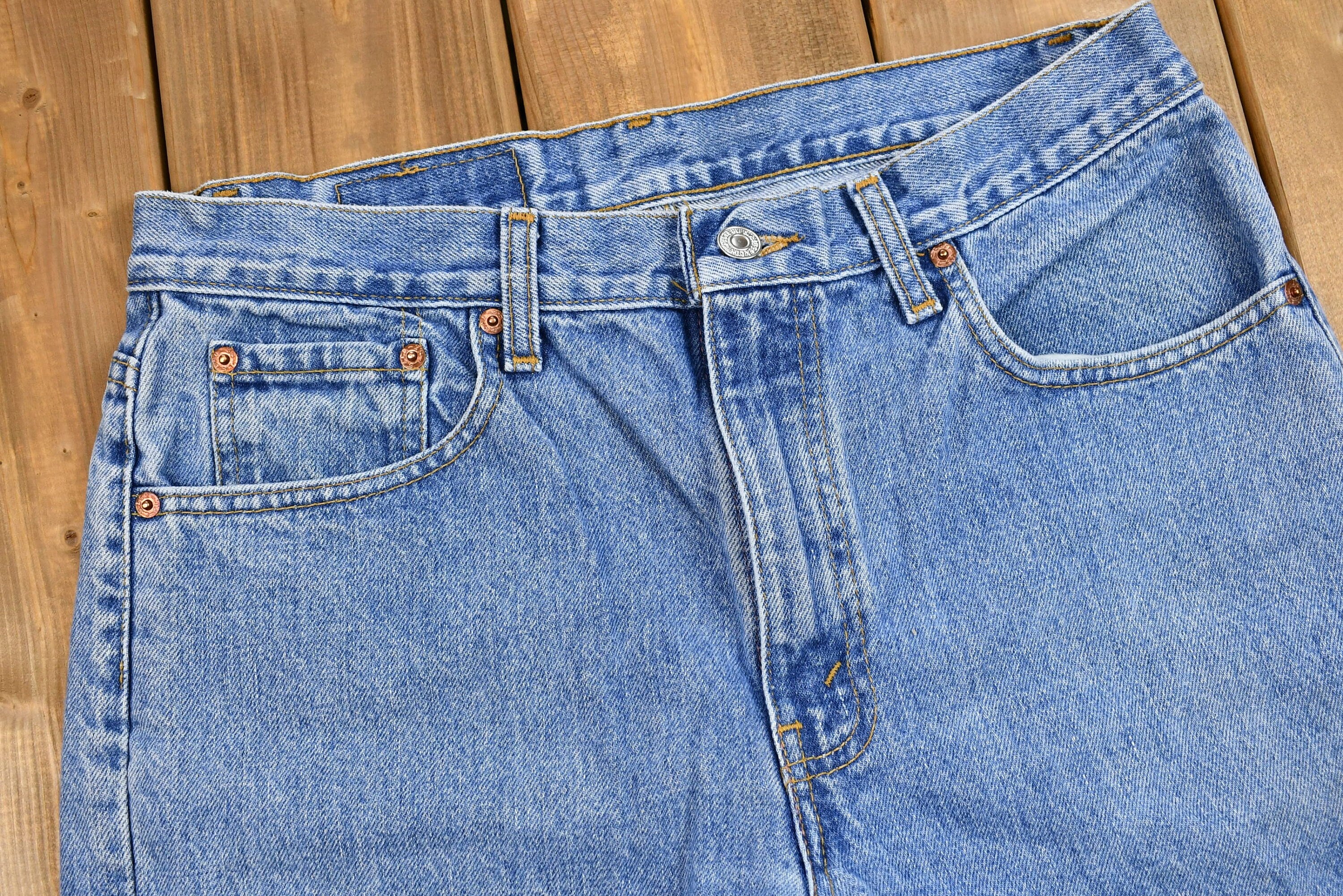 Vintage 1990s Levi's Light Wash Relaxed Fit Jeans