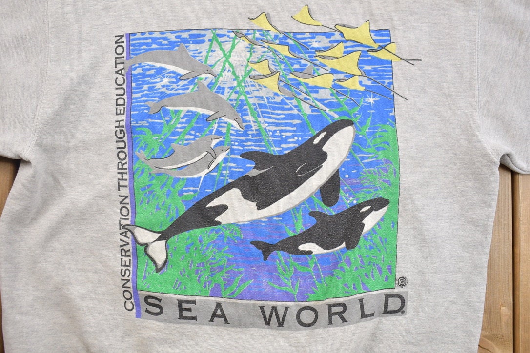 Vintage 1990s Thrashed Sea World Orca Whale Graphic Crewneck Sweatshirt  90s Crewneck  Souvenir  Made In USA  Travel Tourism  Dolphins