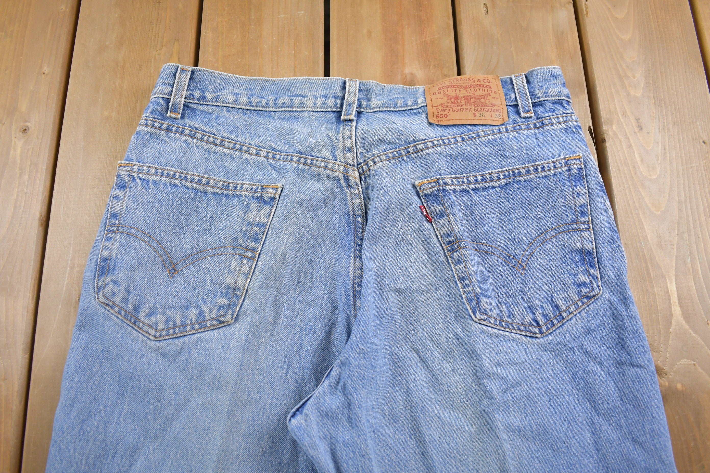 Vintage 1990s Levi's 550 Red Tab Jeans Size 34 x 31