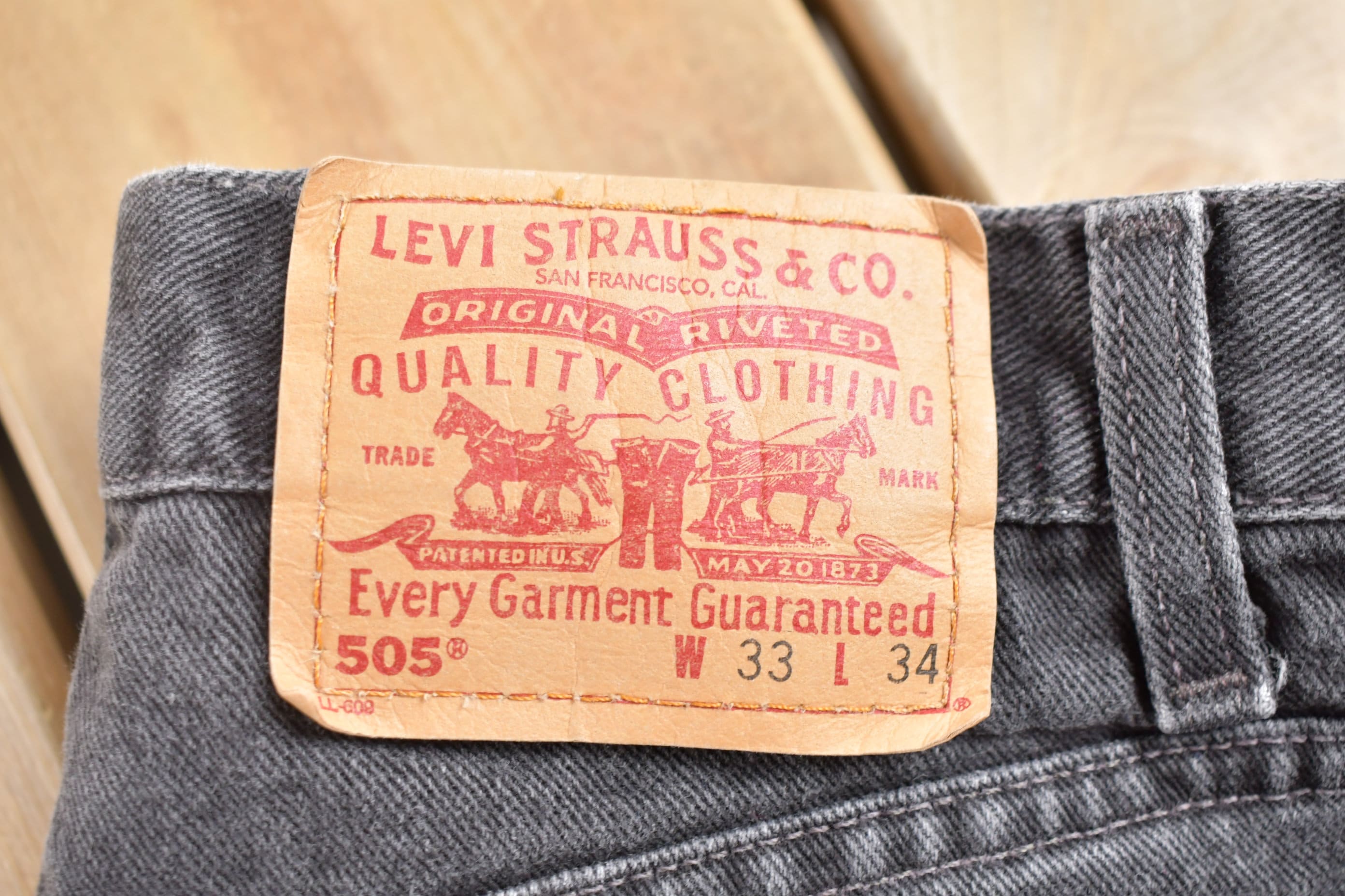 Vintage 1990s Levi's 505 Red Tab Black Denim Jeans Size 31 x 31