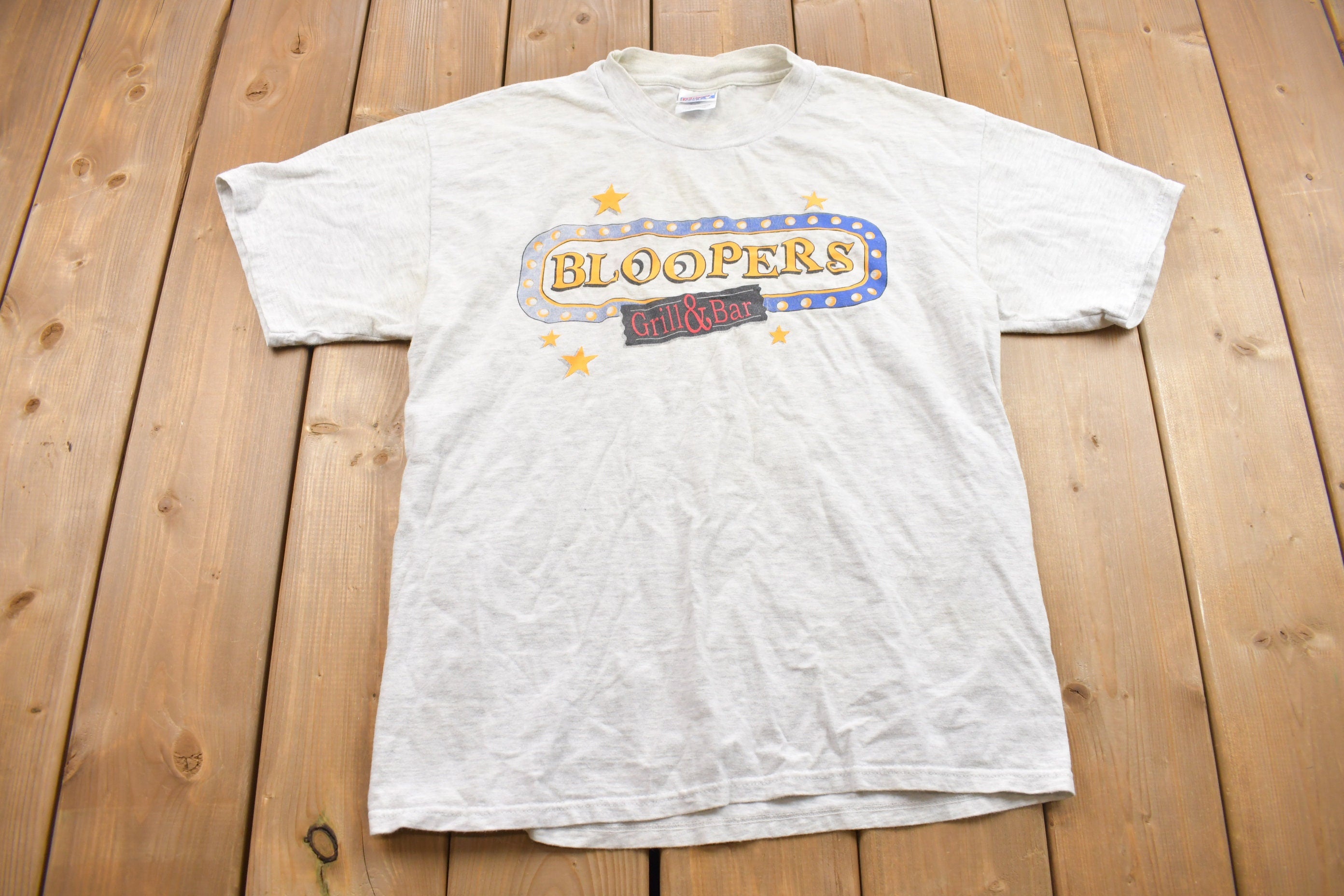 Vintage 1990s Hanes Bloopers Grill & Bar Graphic T Shirt