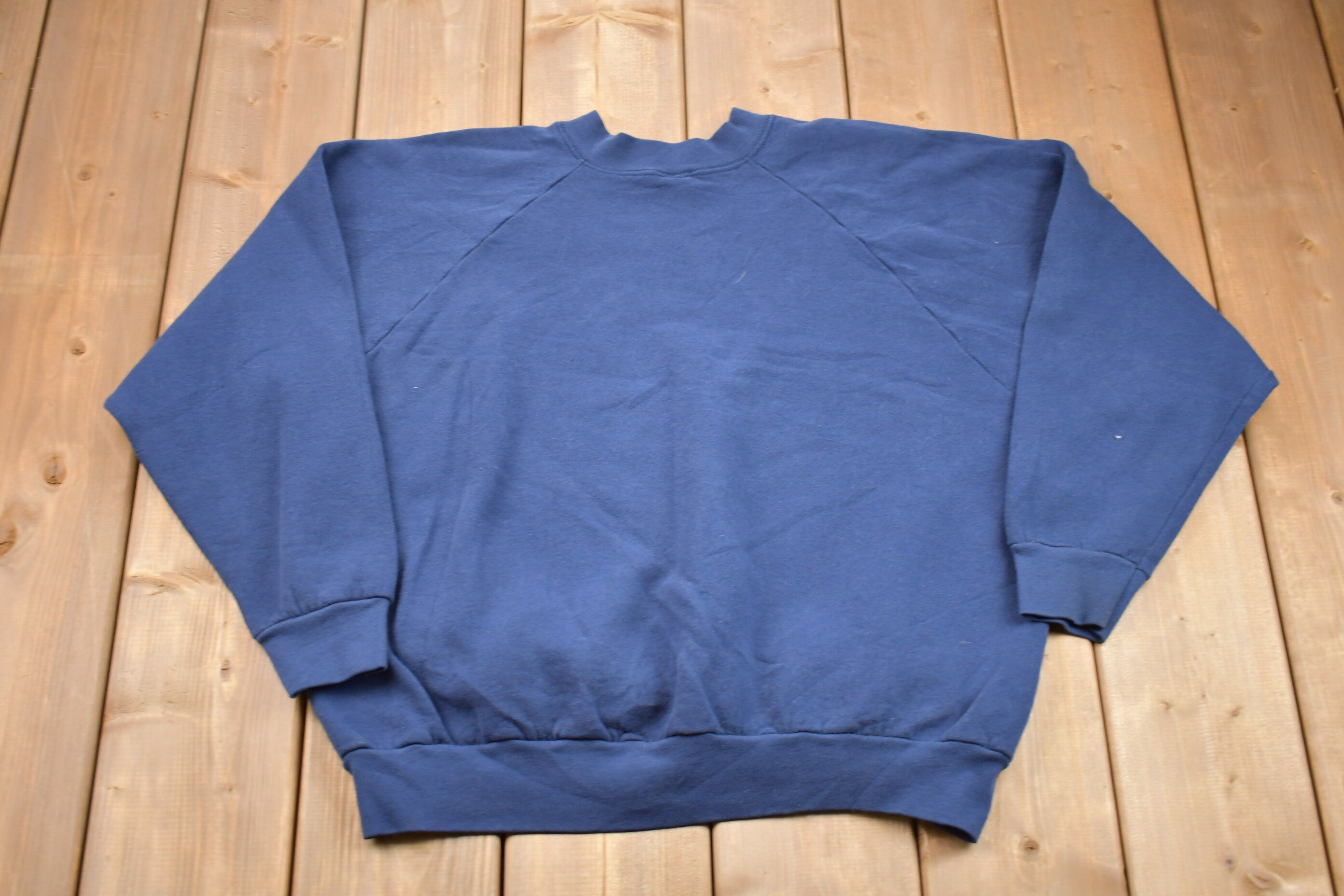 Vintage 1990s Ladies Fruit Of The Loom Raglan Crewneck Sweatshirt