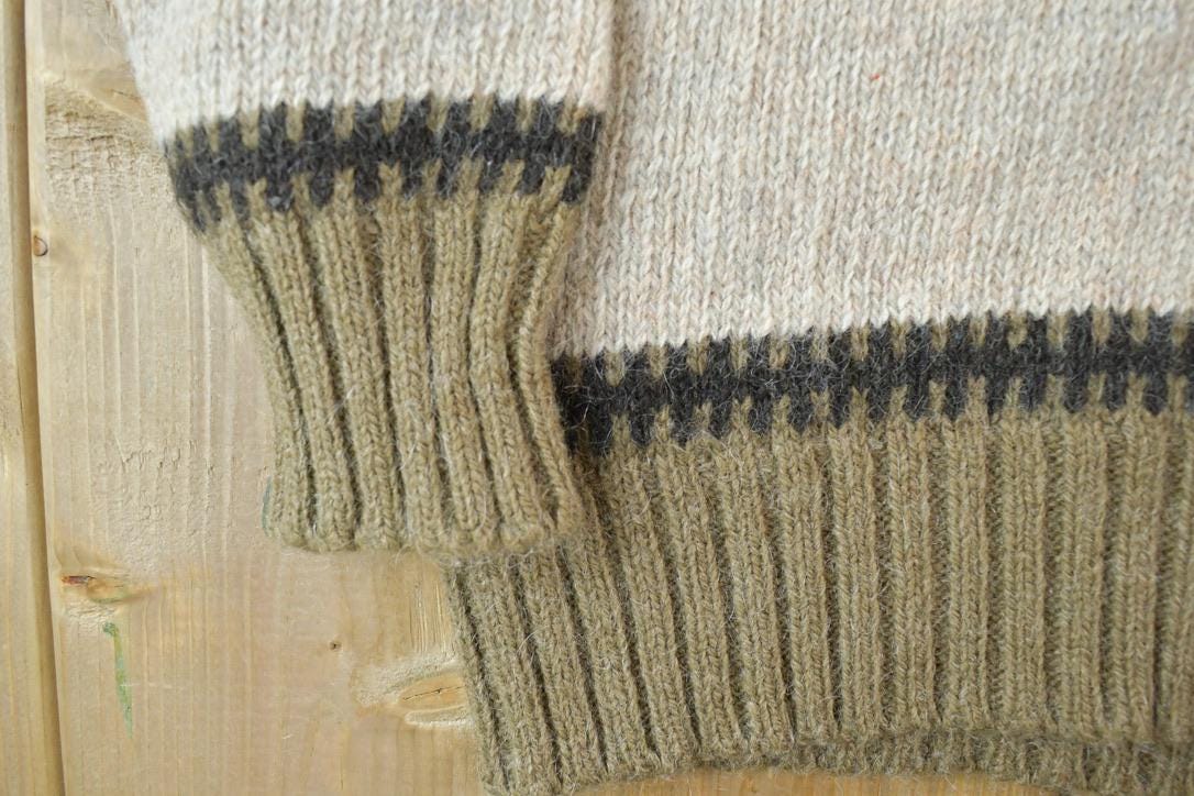 Vintage 1980s Woolrich 100% Wool Knit Crewneck Sweater /