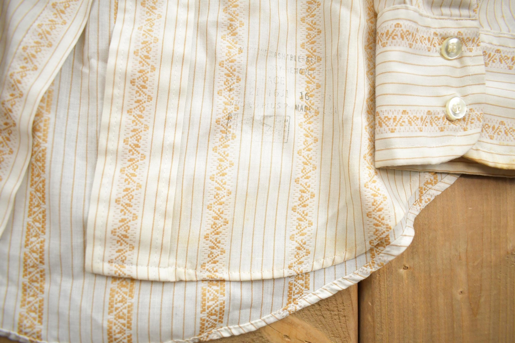 Vintage 1990s Arrow Belmont Pacer By Arrow Patterned Formal Casual Long Sleeve Button up