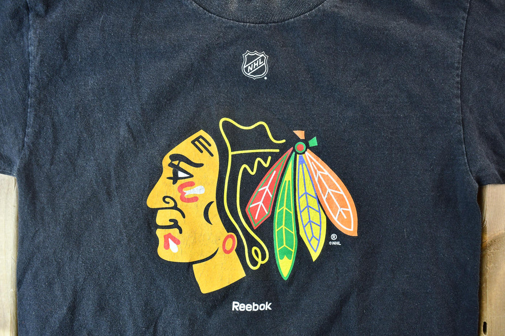 Vintage 1990s Reebok Chicago Blackhawks NHL Hockey Logo Graphic T-Shirt