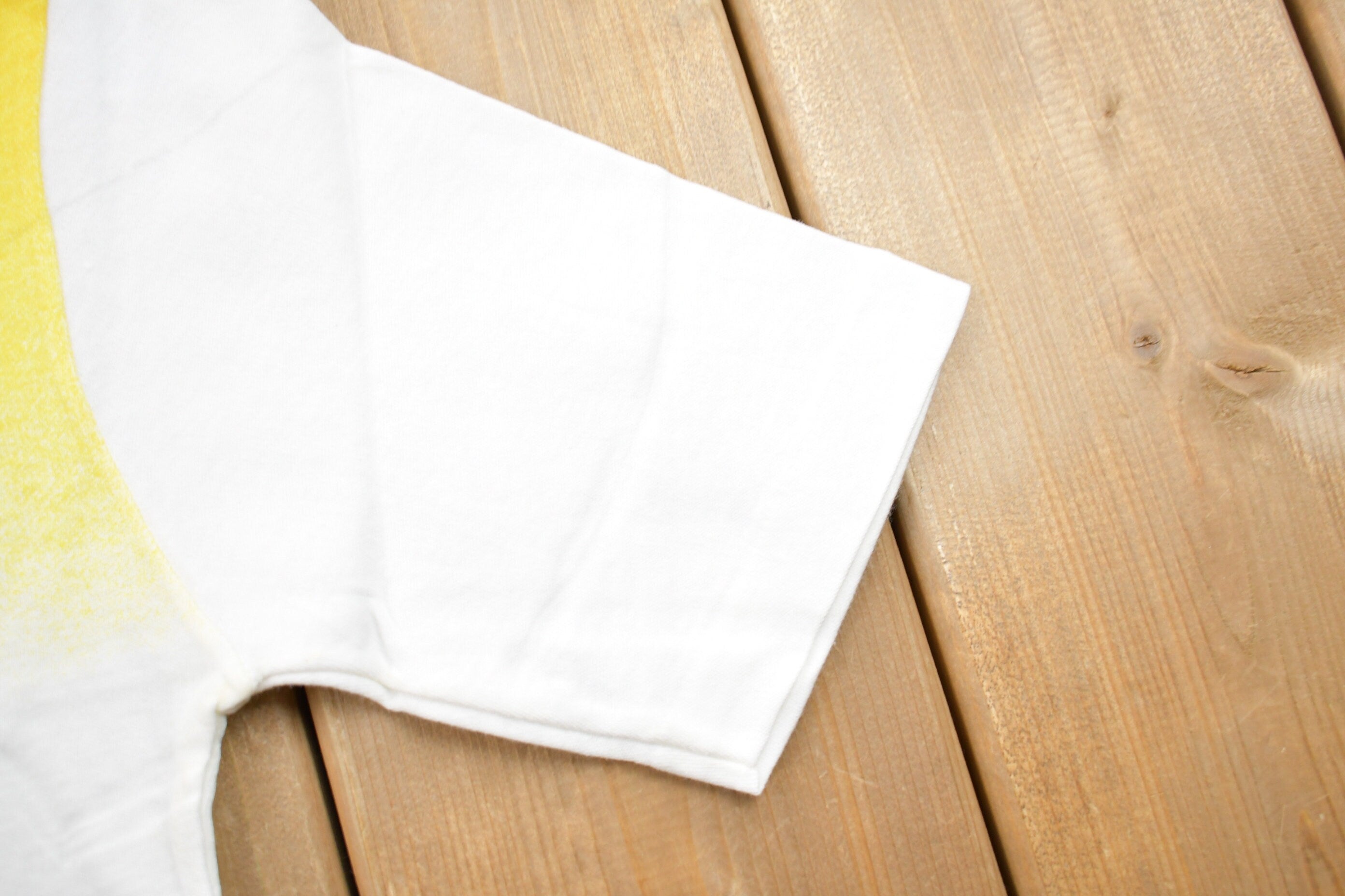 Vintage 1970s Contrast Faded Graphic T-Shirt