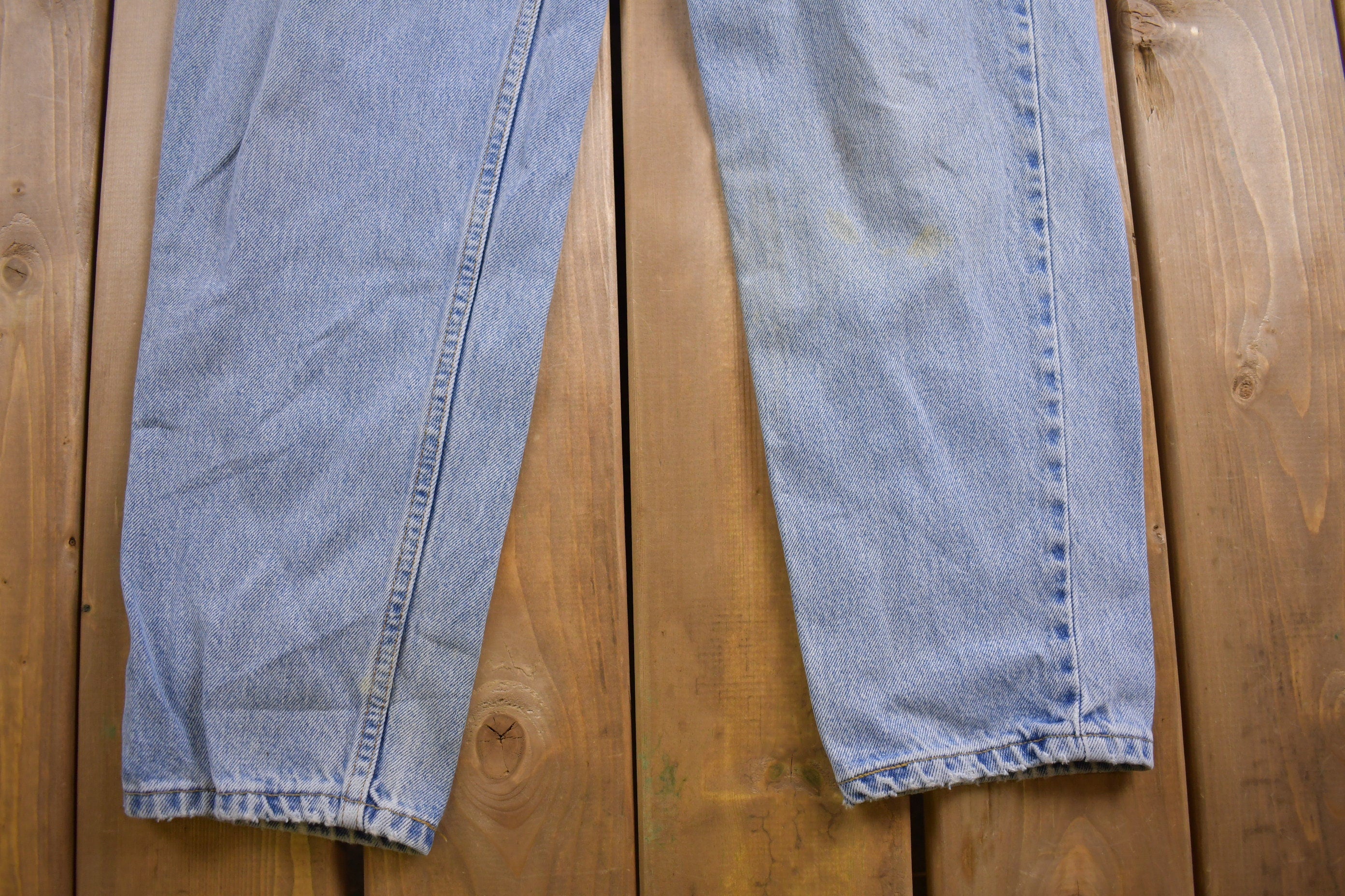 Vintage 1990s Levi's 550 Red Tab Jeans Size 31 x 29