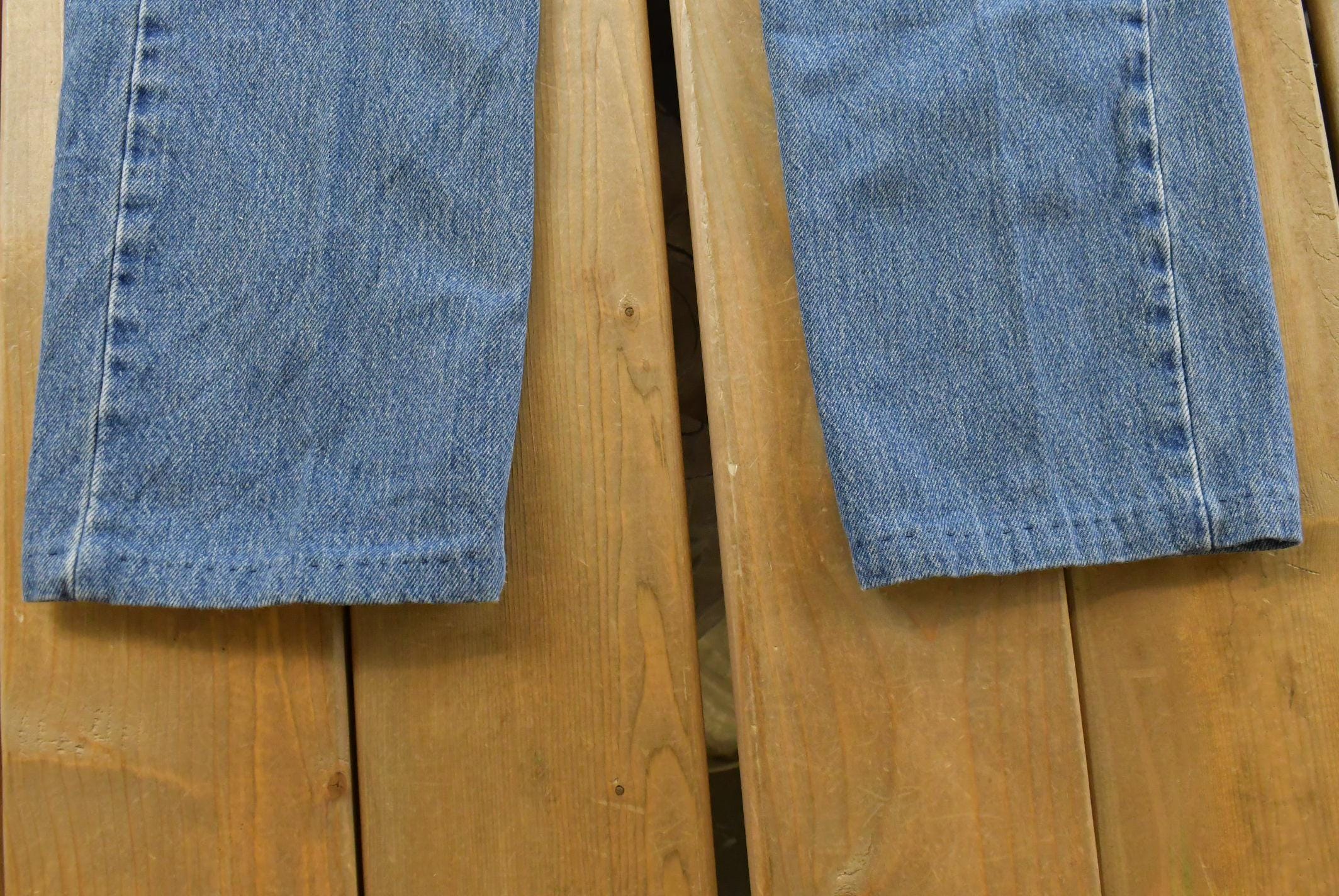 Vintage 1990s Levi's 505 Regular Straight Fit Denim Blue Jeans Men's 29 x 27.5 / 90s Levi's / Streetwear / Made in USA