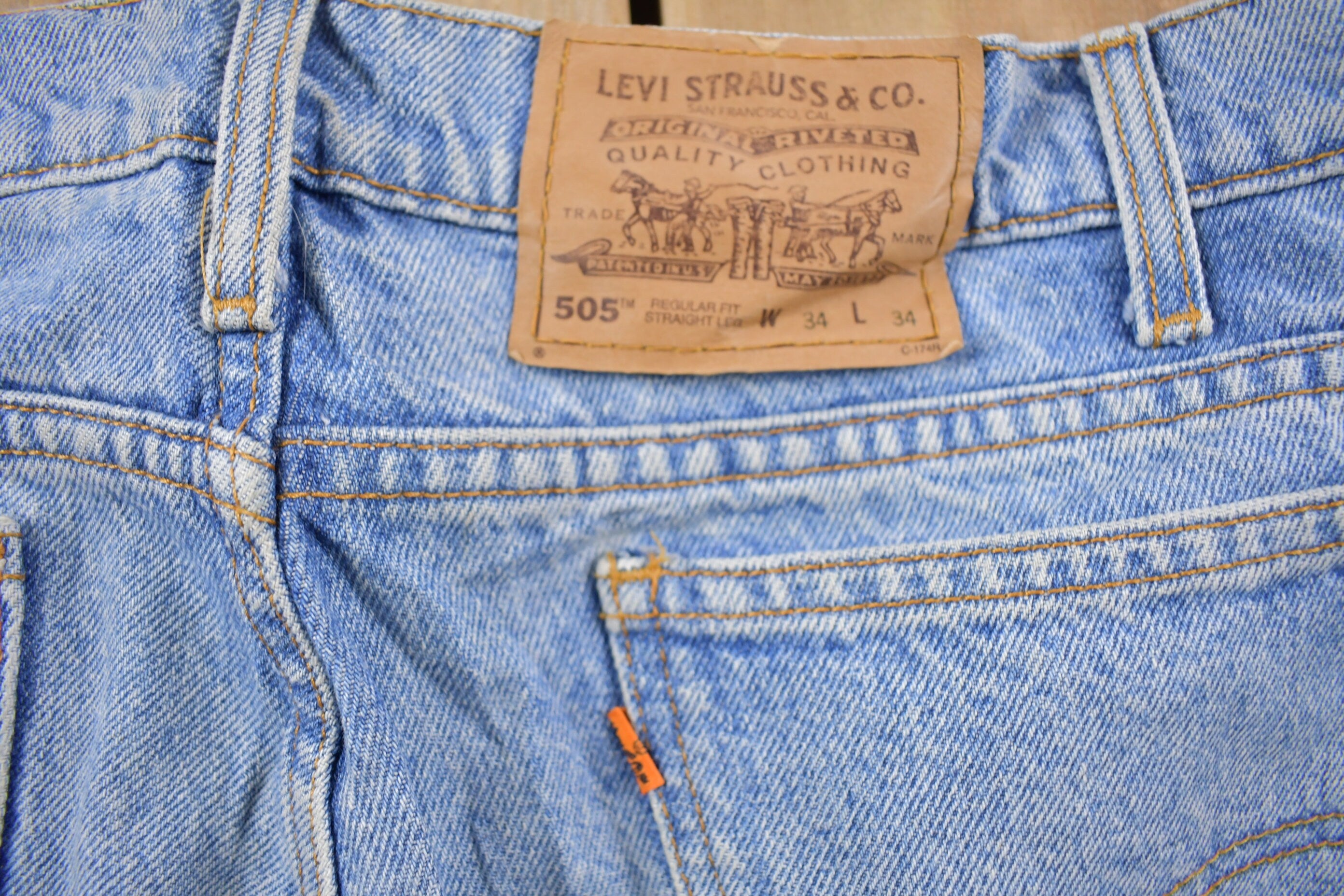 Vintage 1990s Levi's 505 Orange Tab Blue Denim Jeans Size 32 x 33