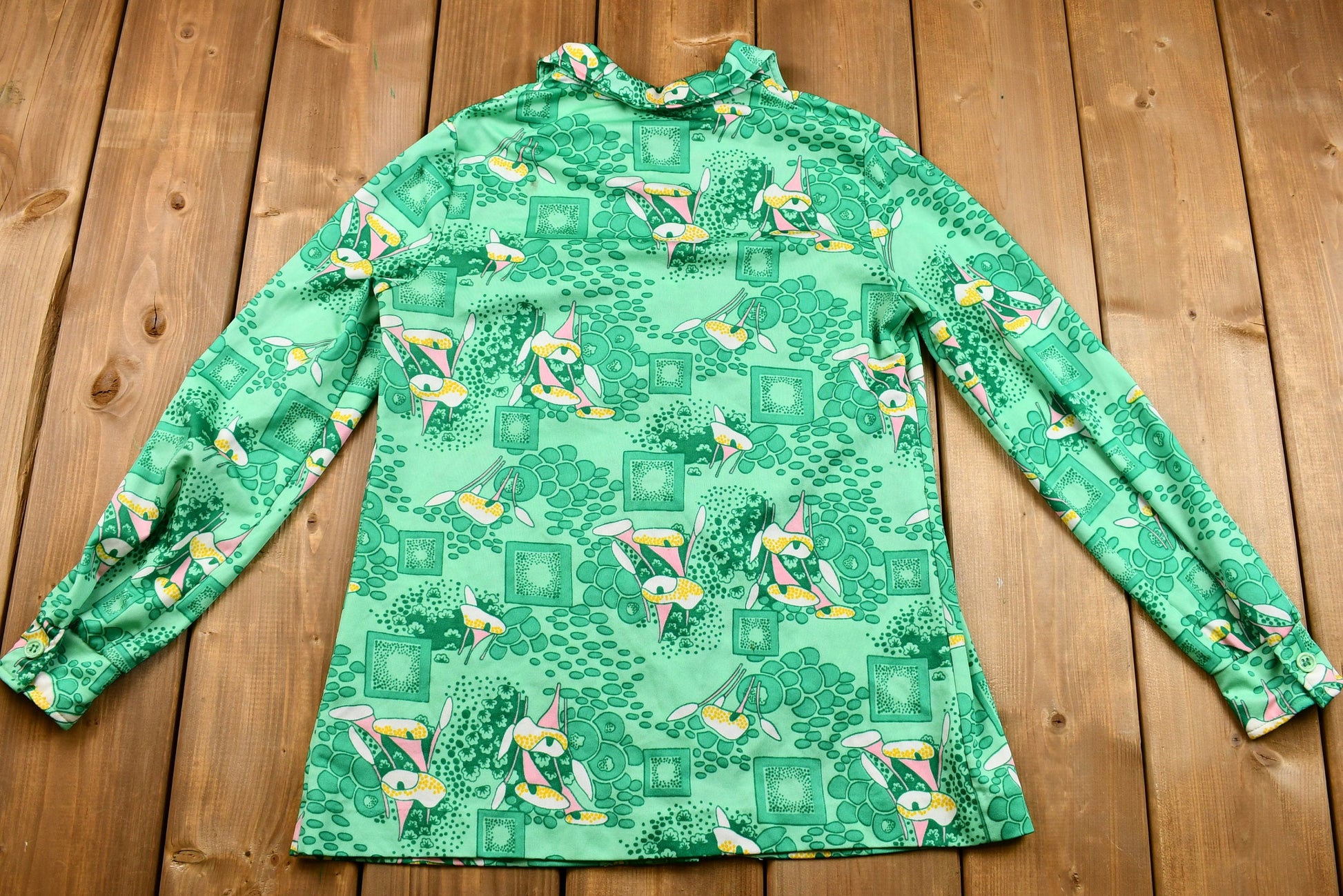 Vintage 1970s Abstract Button Up Polyester Blouse  True Vintage  Dagger Collar  Retro Style  1970s Fashion