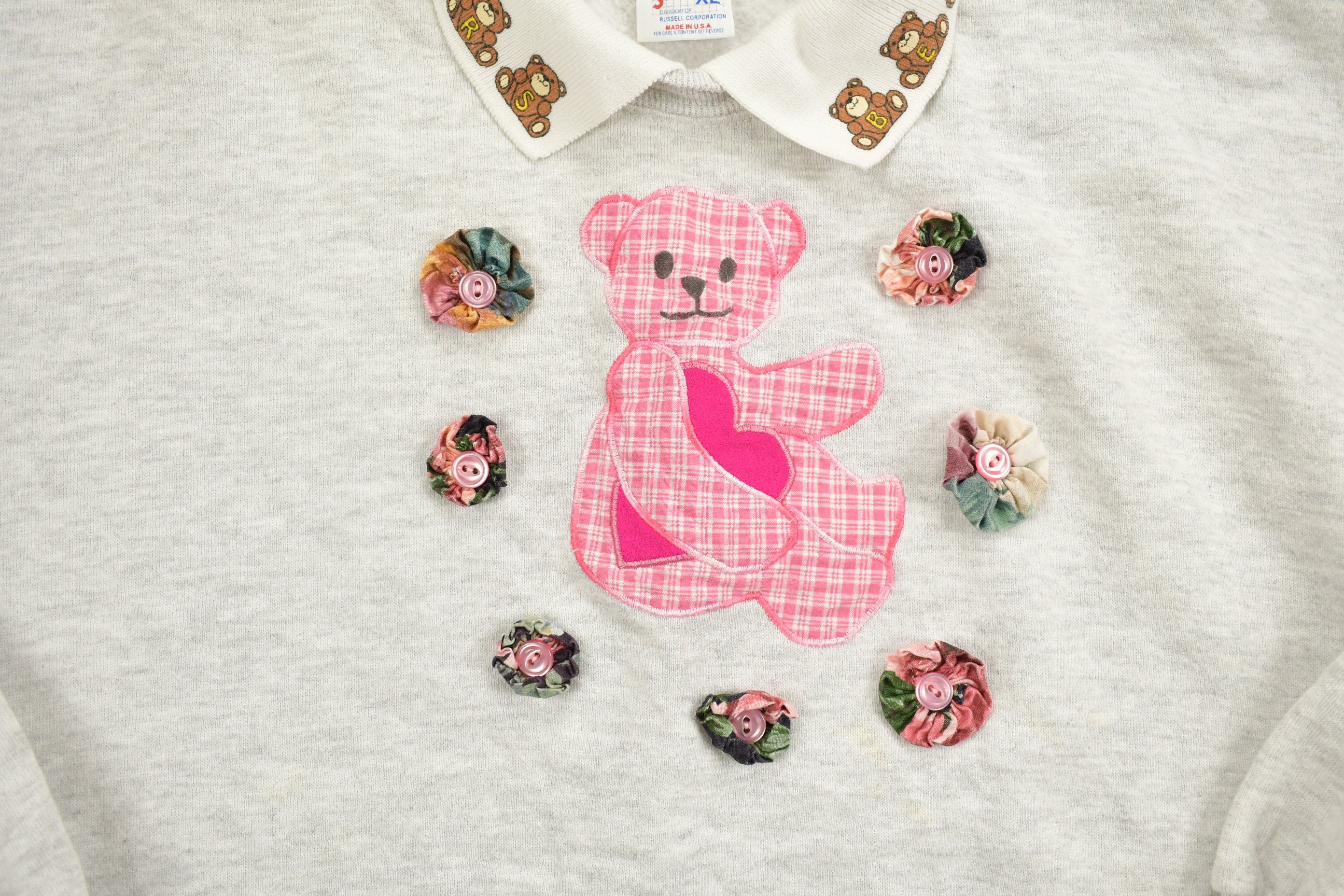 Vintage 1990s Cute Bear Graphic Collared Sweatshirt