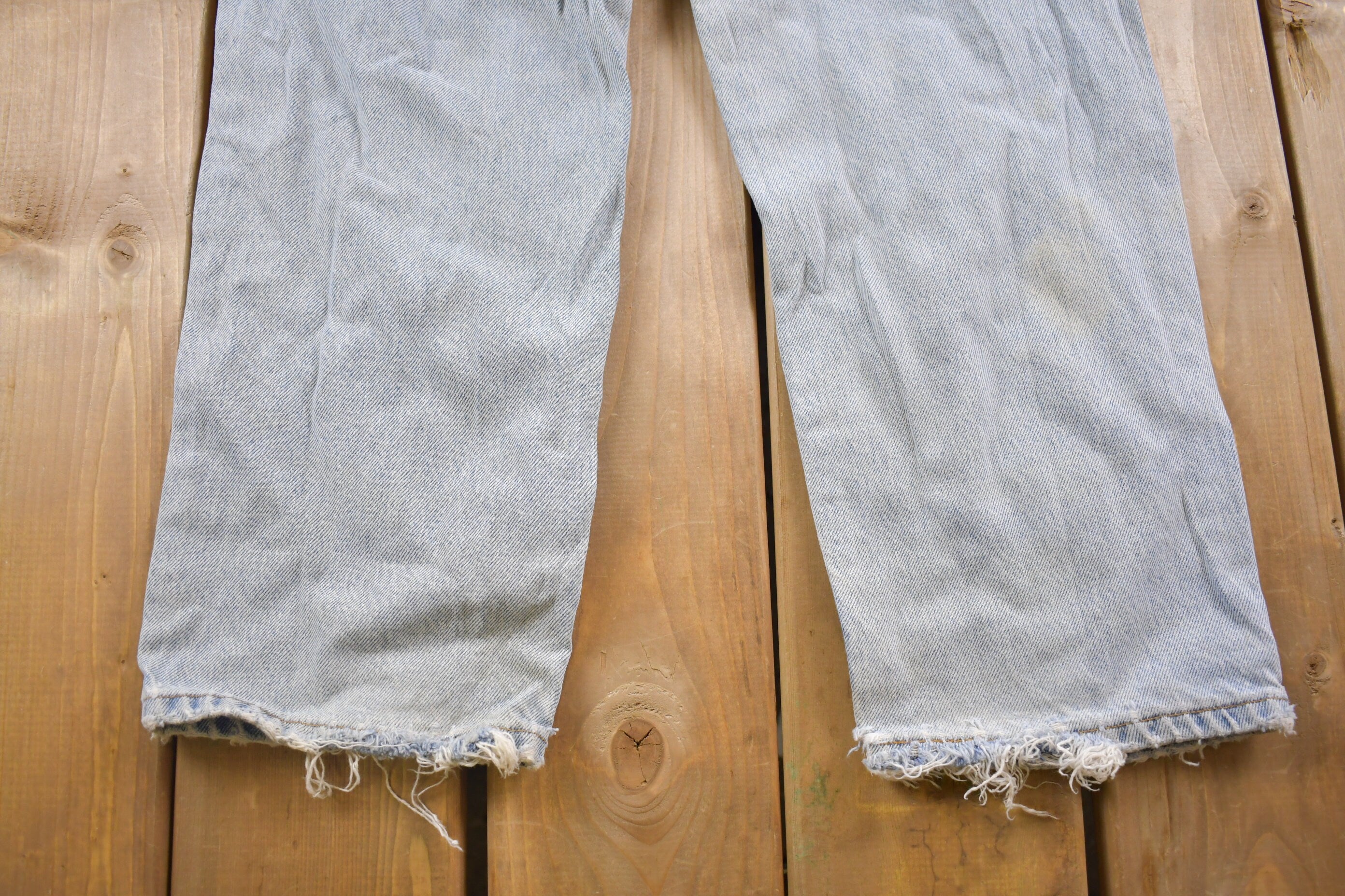 Vintage 1990s Levi's 550 Red Tab Distressed Jeans Size 32 x 27