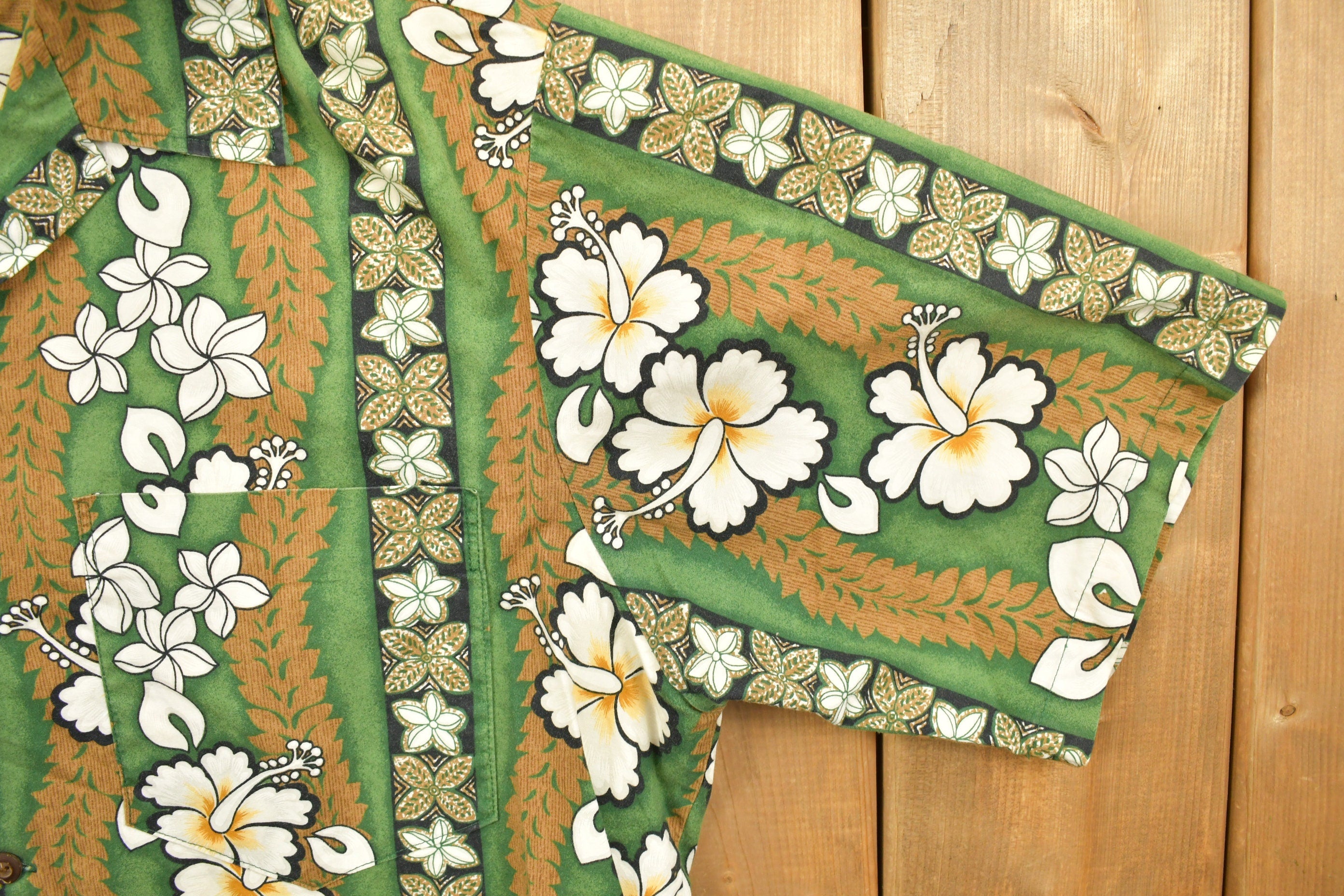 Vintage 1960s Hawaiian Button Up Shirt