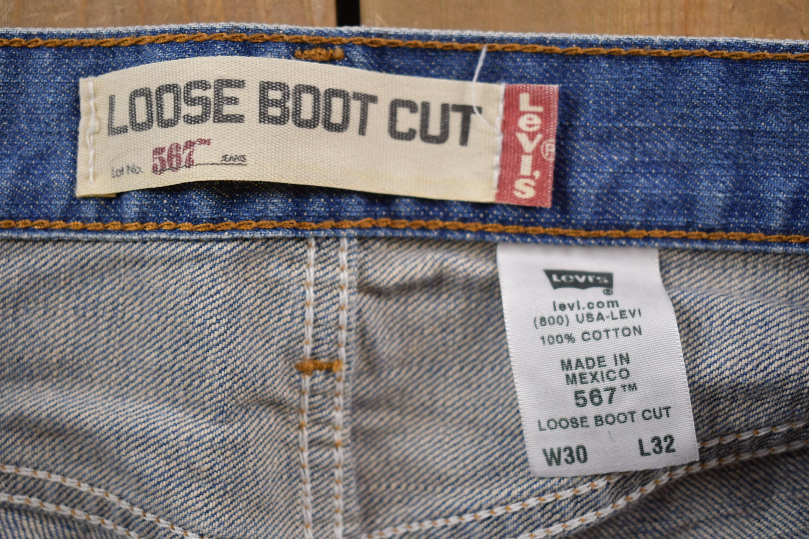 Vintage 1990s Levi's 567 Red Tab Jeans Size 31 x 31