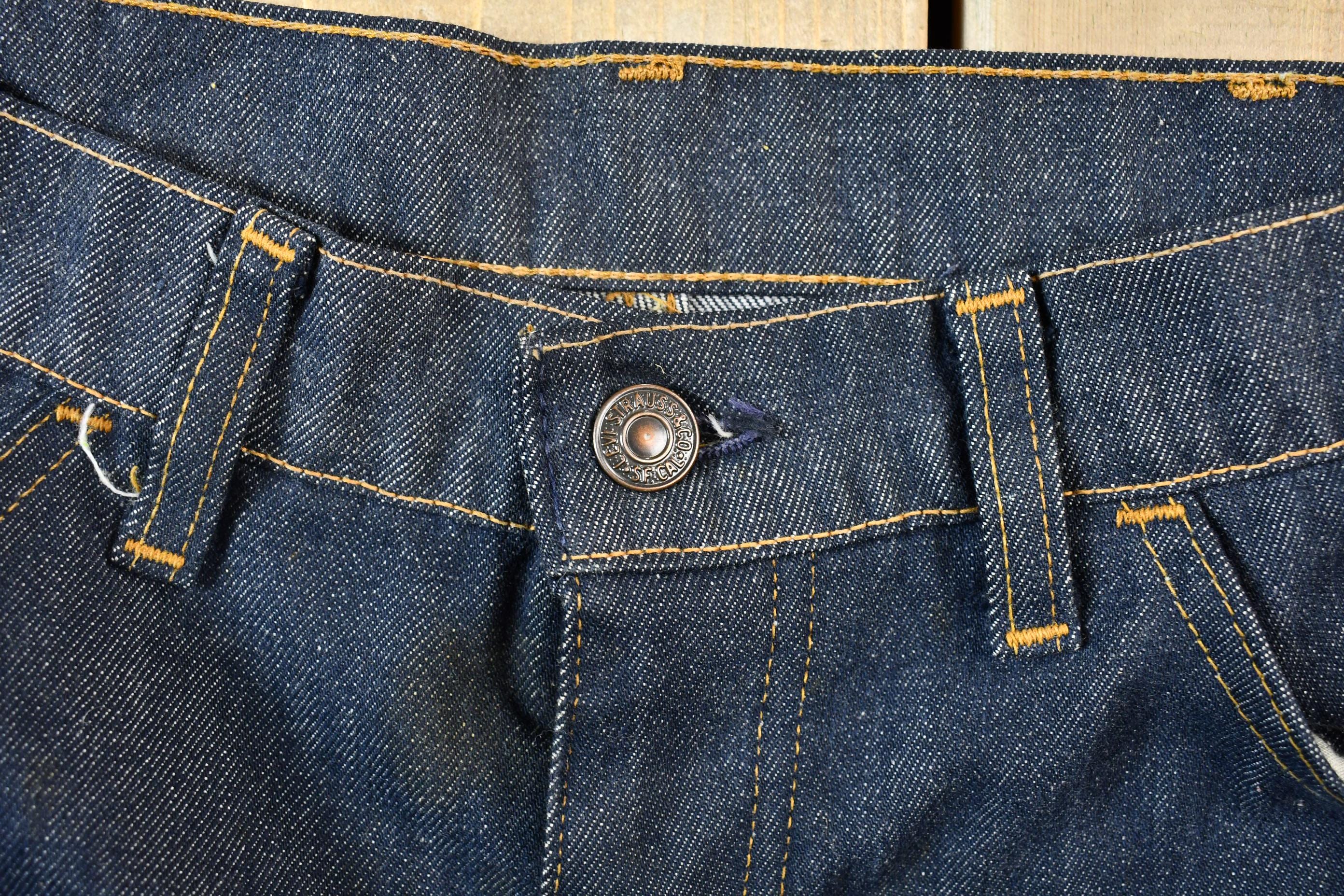 Vintage 1990s Dark Wash Levi's Bell Bottom Orange Tab Flare Jeans Size 32 x 28