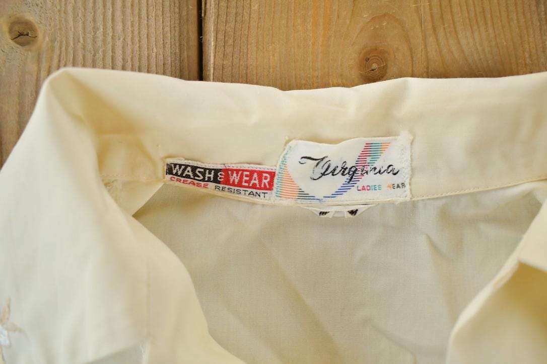 Vintage 1970s Viginia Womens wear Button Up Polo Style Shirt
