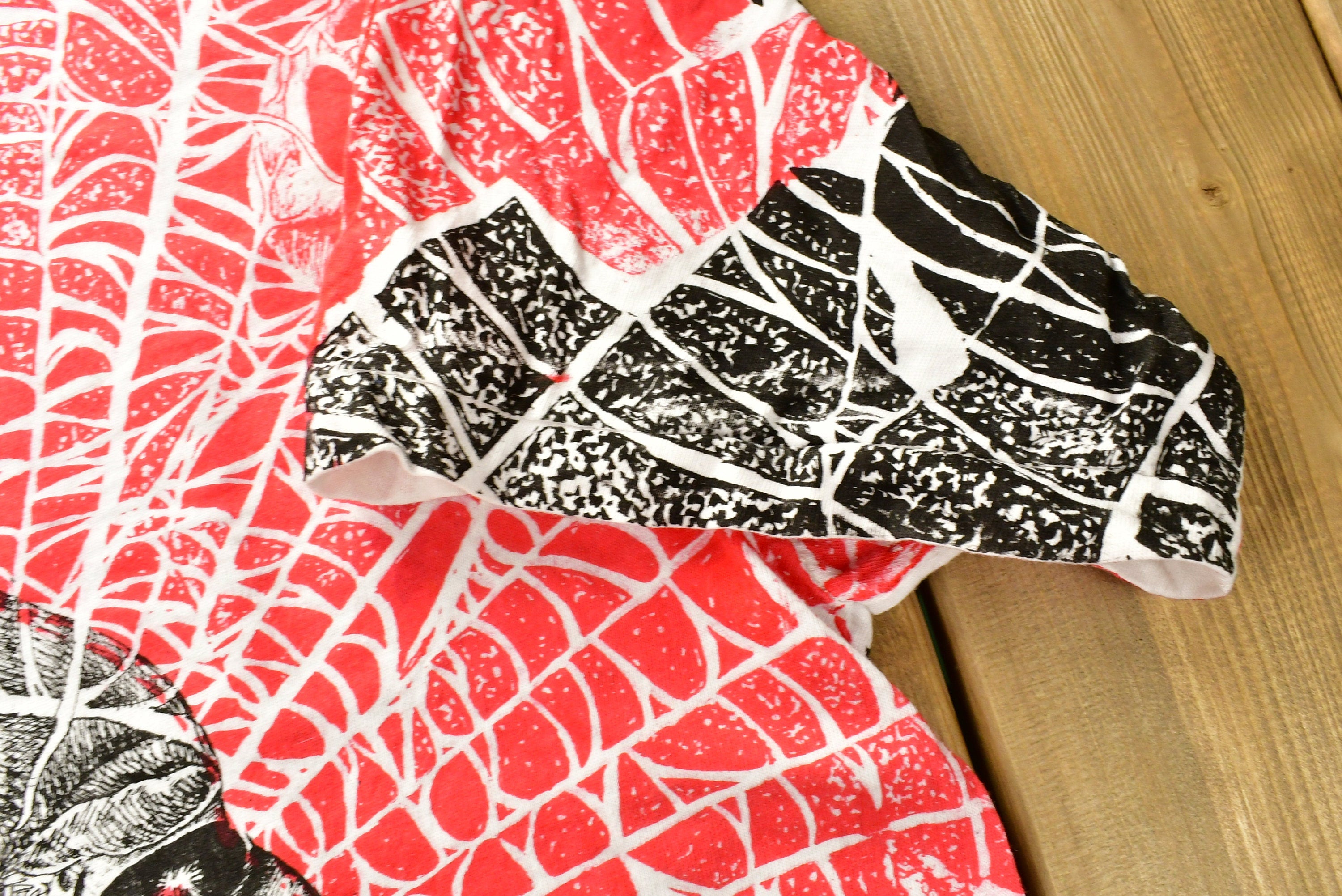 Vintage 1990s All Over Print Skull Pile And Spider Web T-Shirt