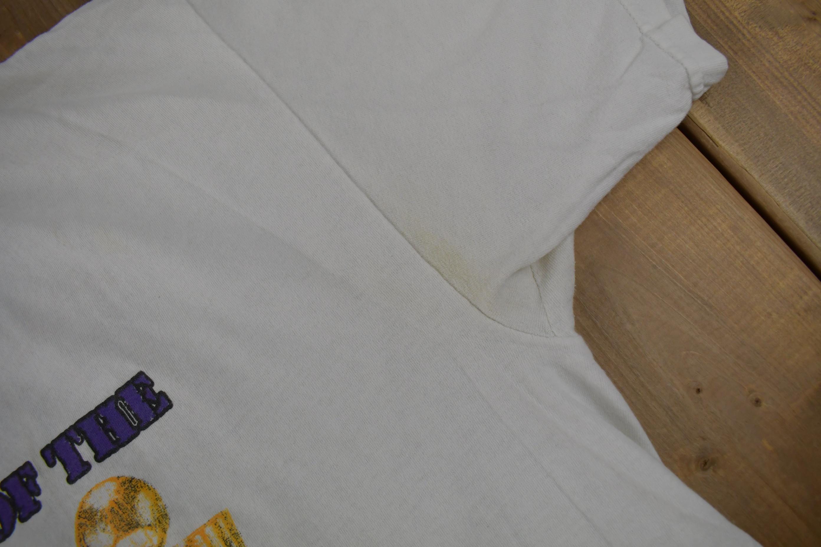 Vintage 2002 Los Angeles Lakers NBA 3 Peat Champs Graphic T-Shirt